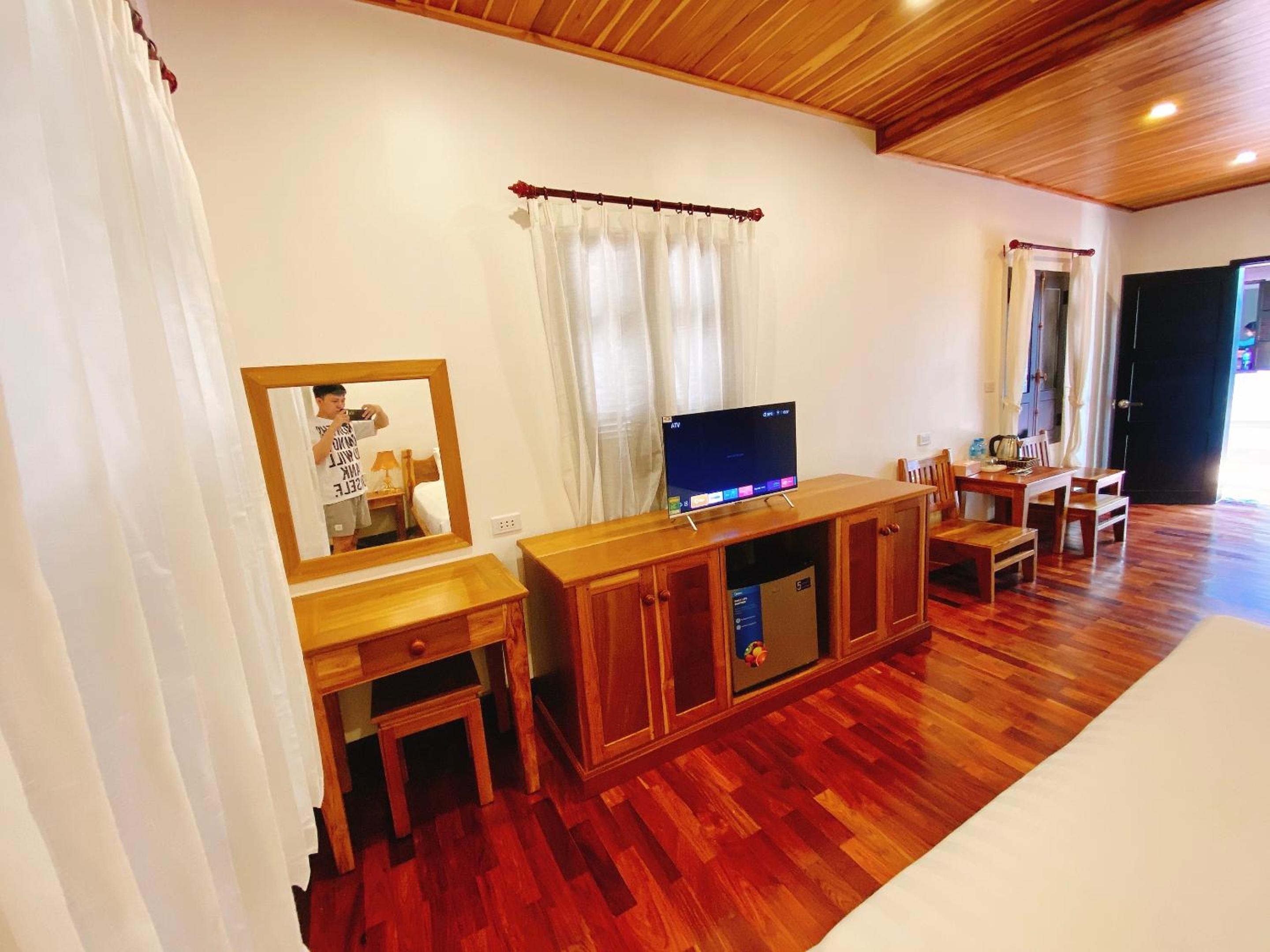 Deluxe Double Room - Photo 13