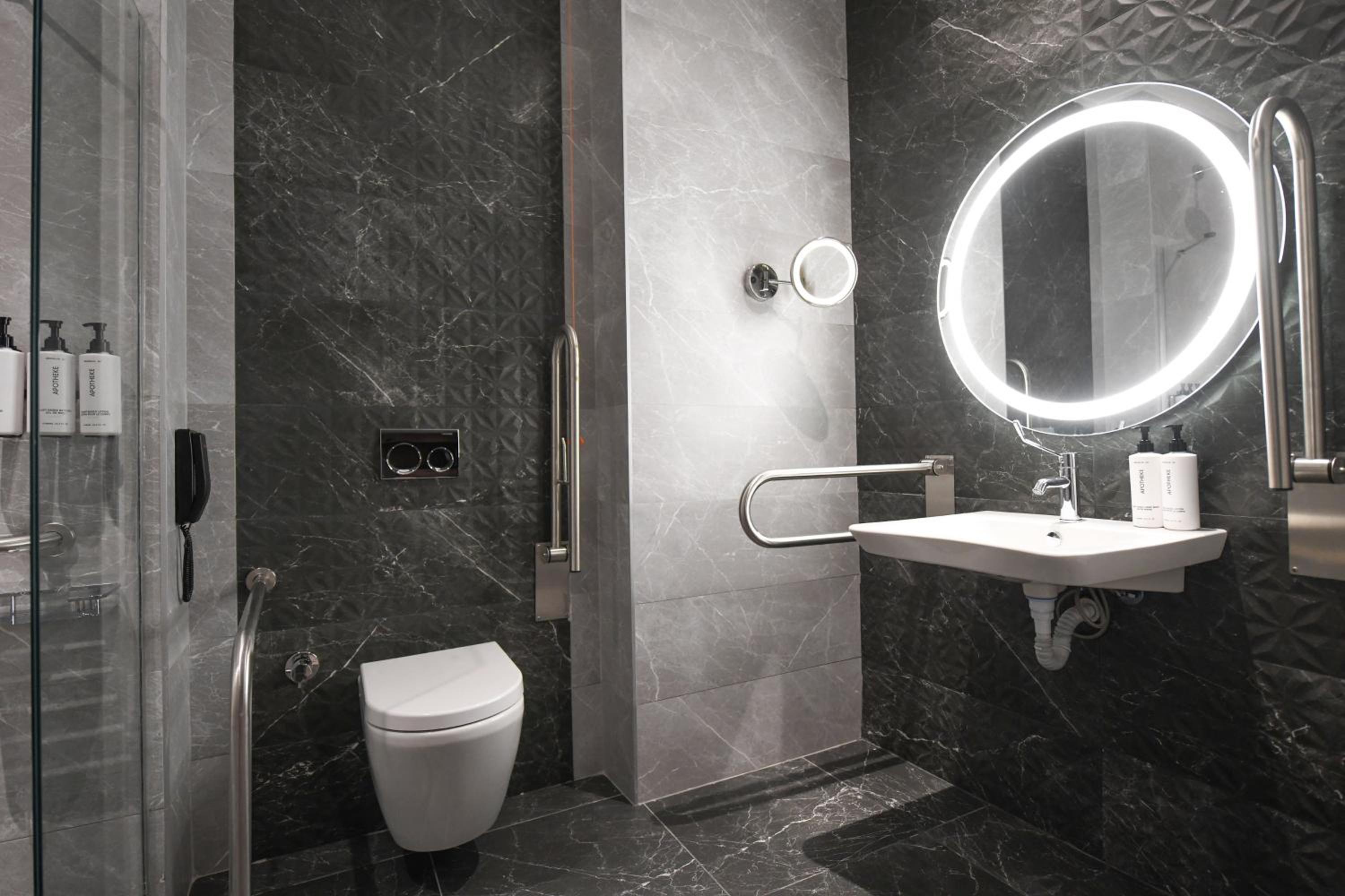 Standard Twin Room - Accessible - Photo 4