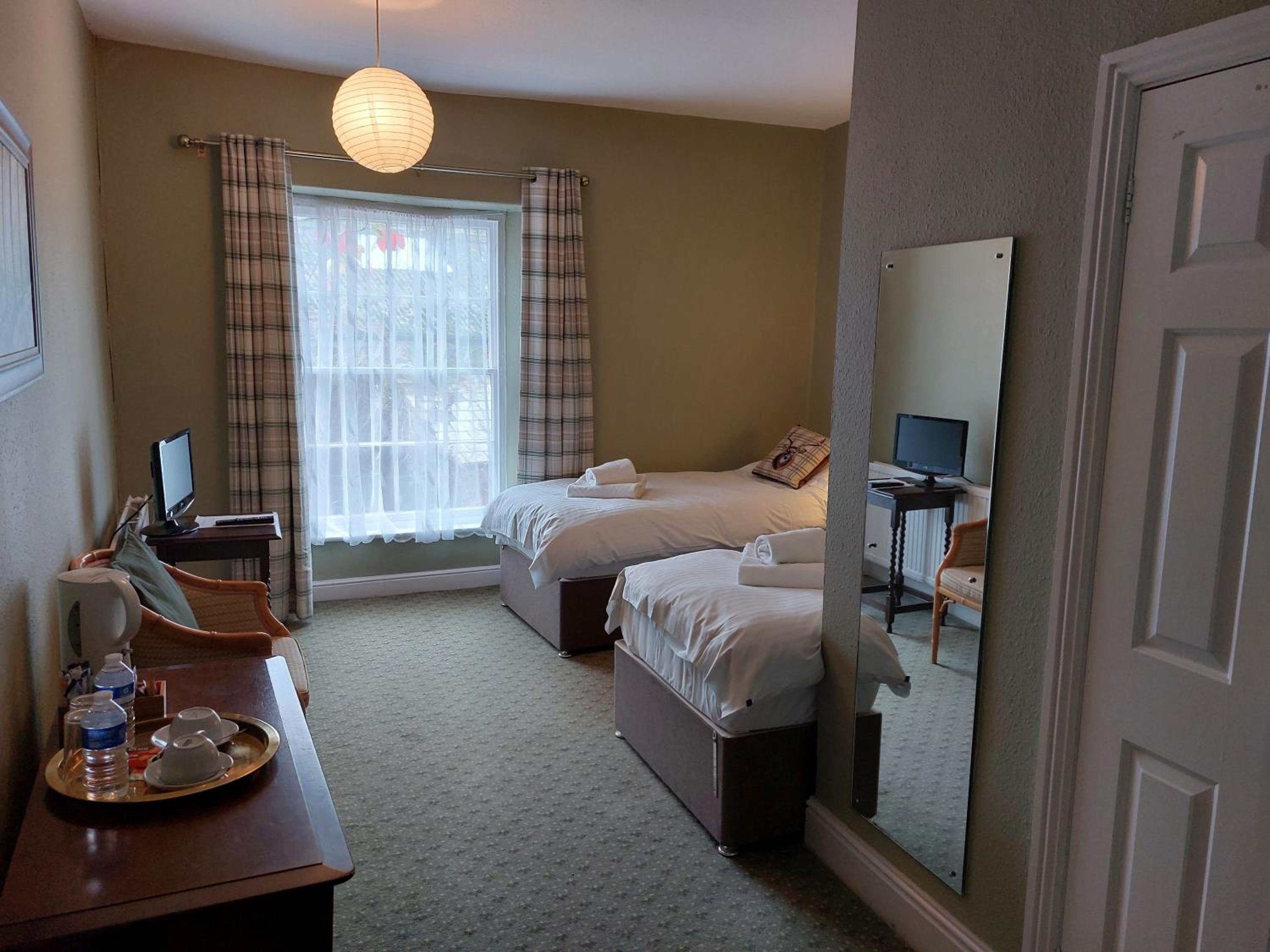 Twin Room with Bathroom photo 2