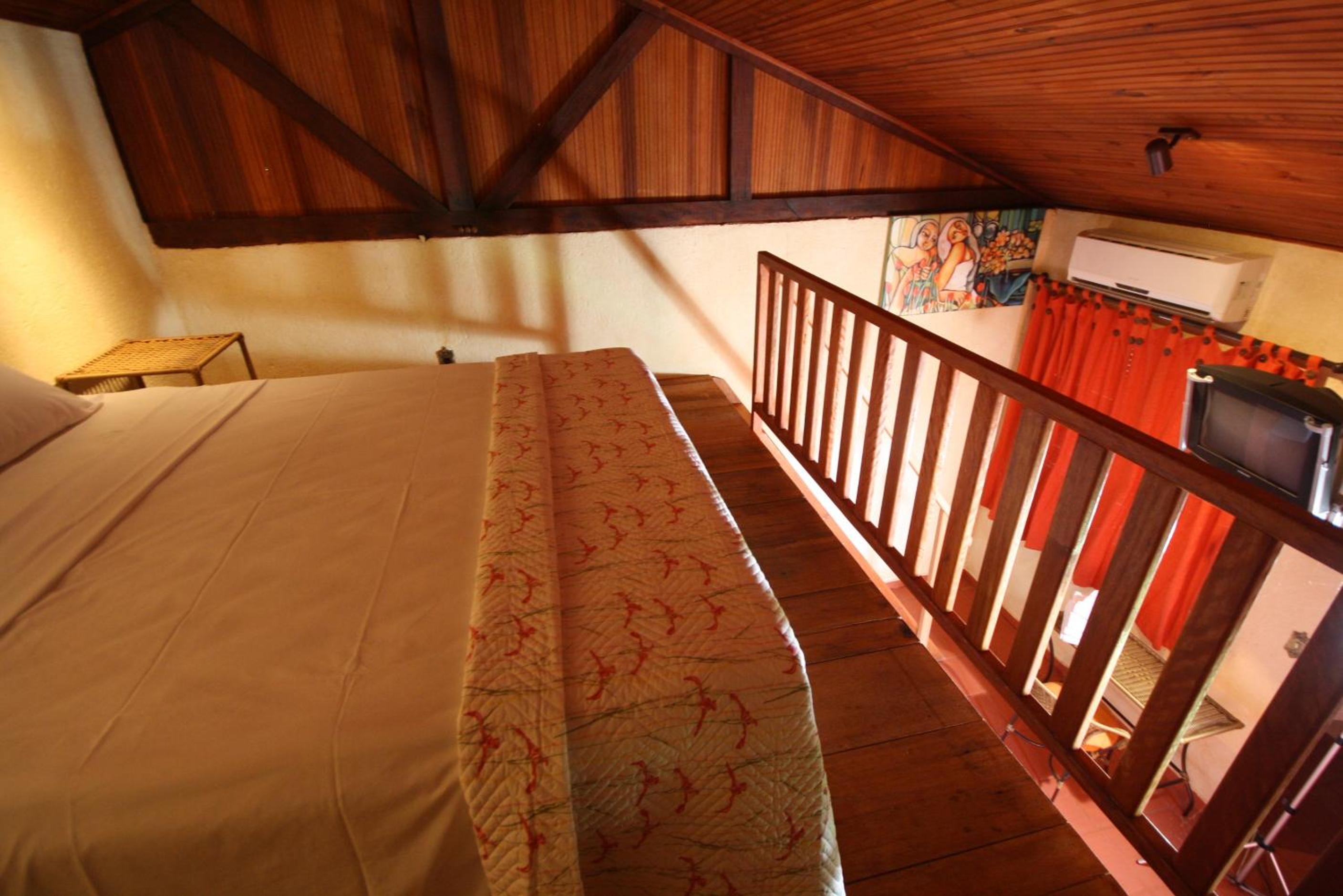 Family Double Room with Pool View - Photo 8