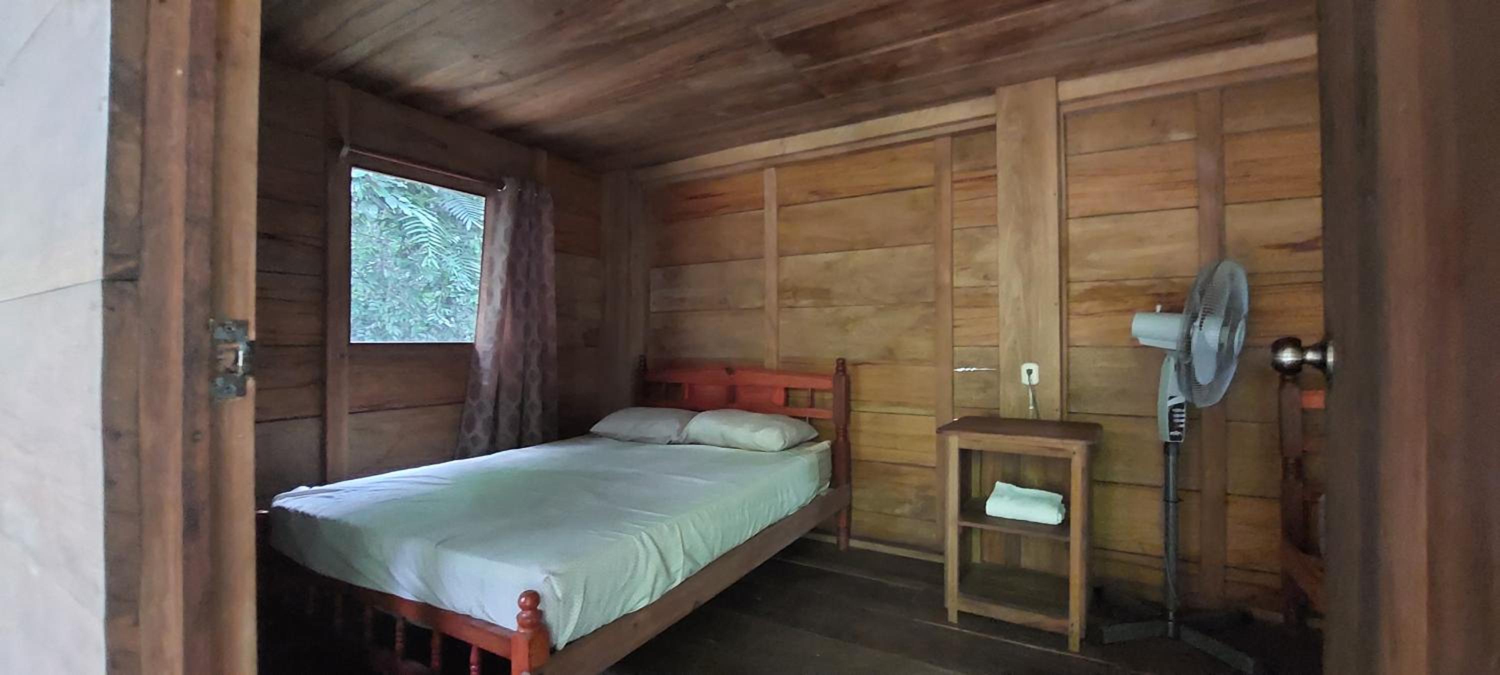 Standard Twin Room with Shared Bathroom photo 2
