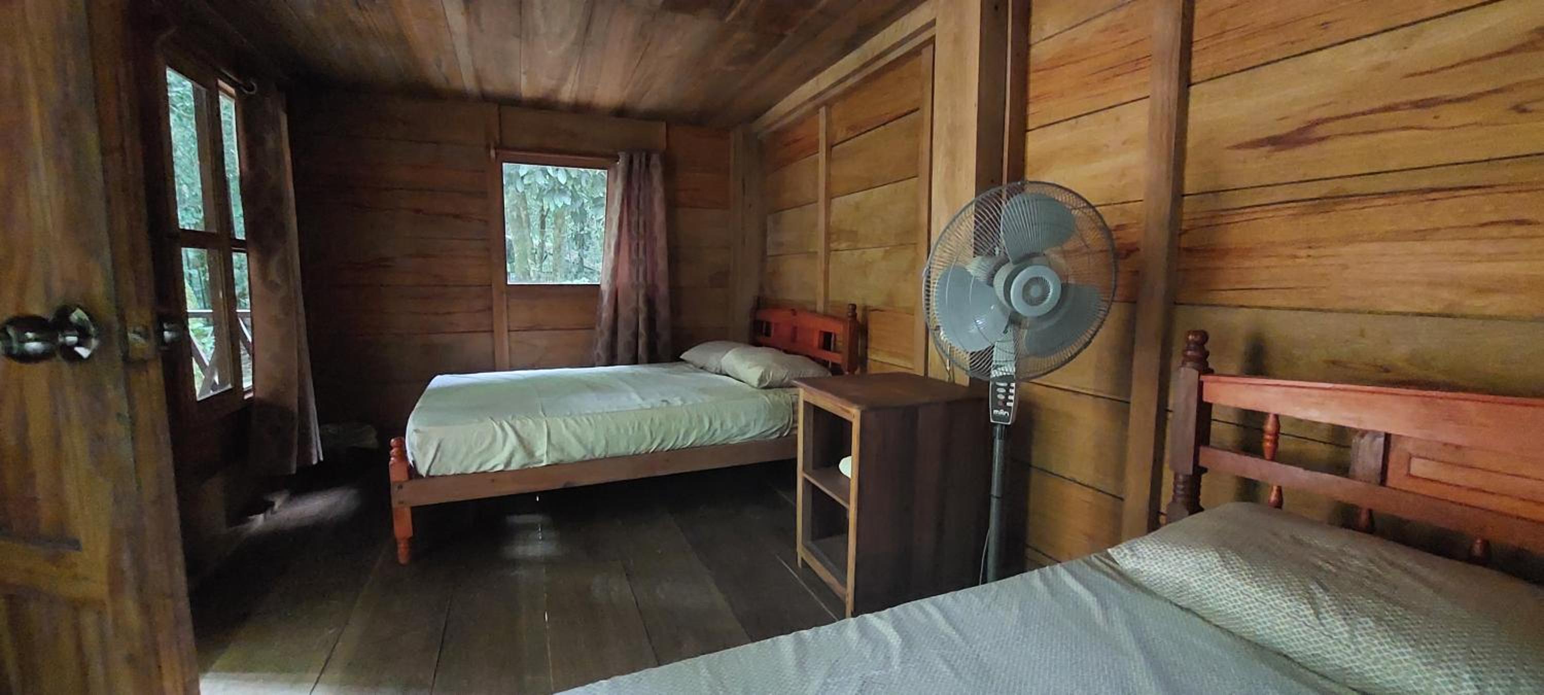 Standard Twin Room with Shared Bathroom photo 3
