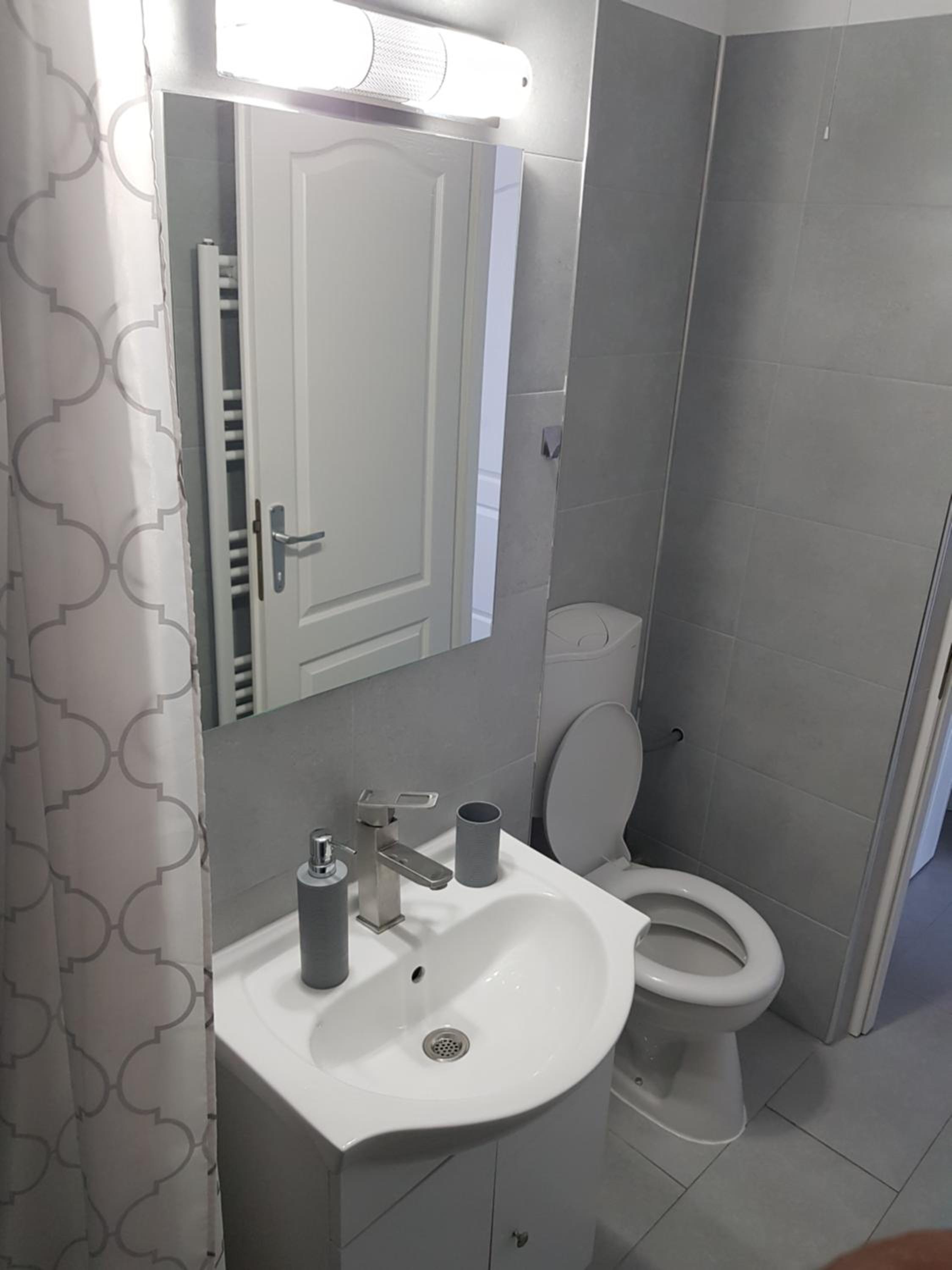 One-Bedroom Apartment - Photo 28