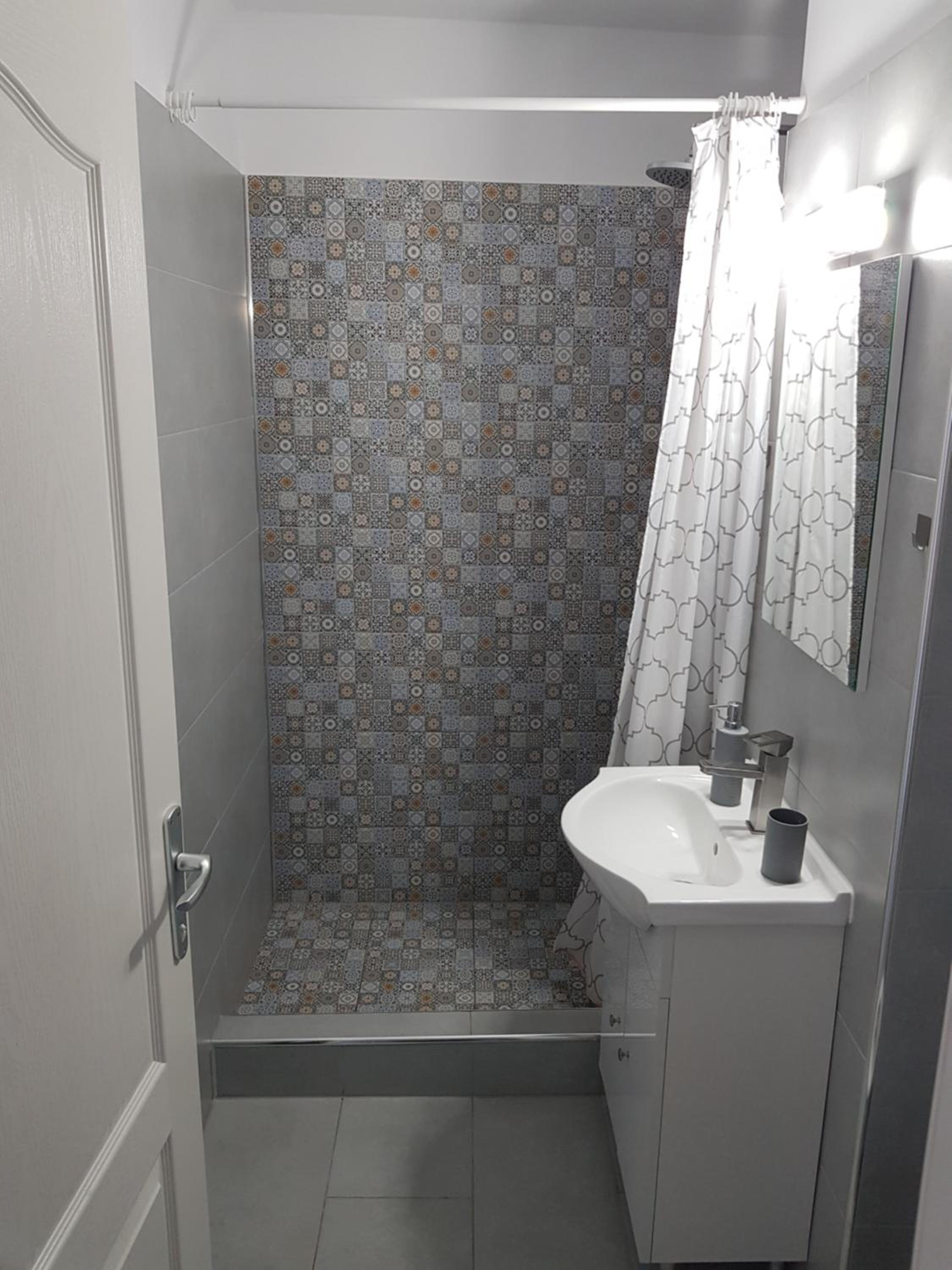 One-Bedroom Apartment - Photo 30