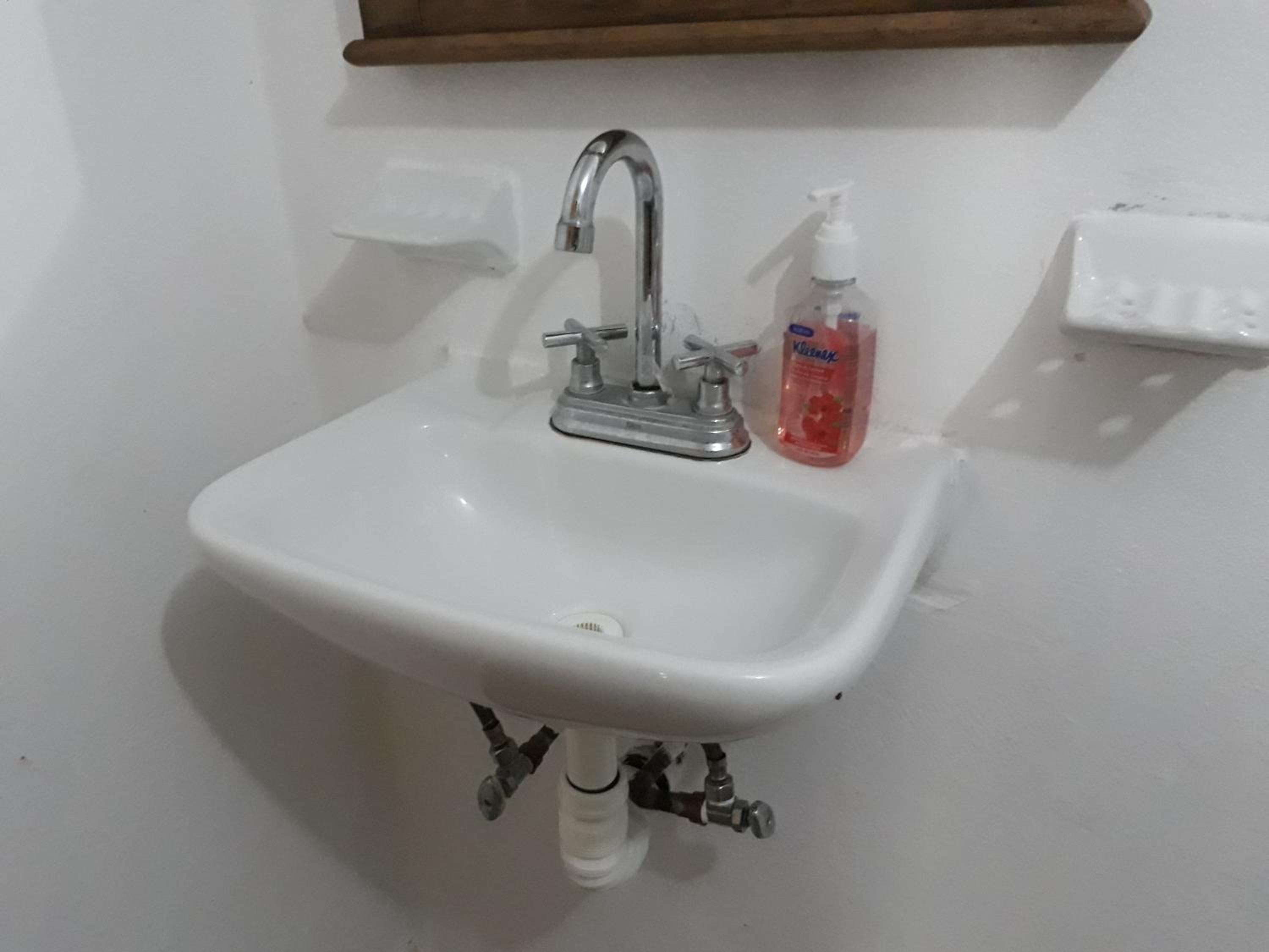 Quadruple Room with Private Bathroom - Photo 4