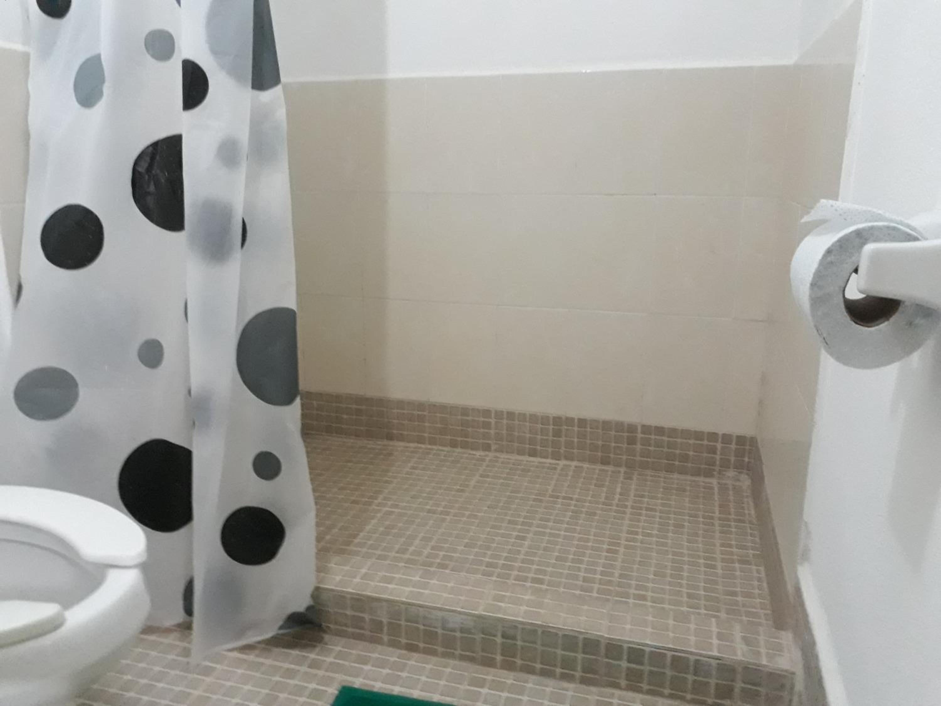 Quadruple Room with Private Bathroom - Photo 3