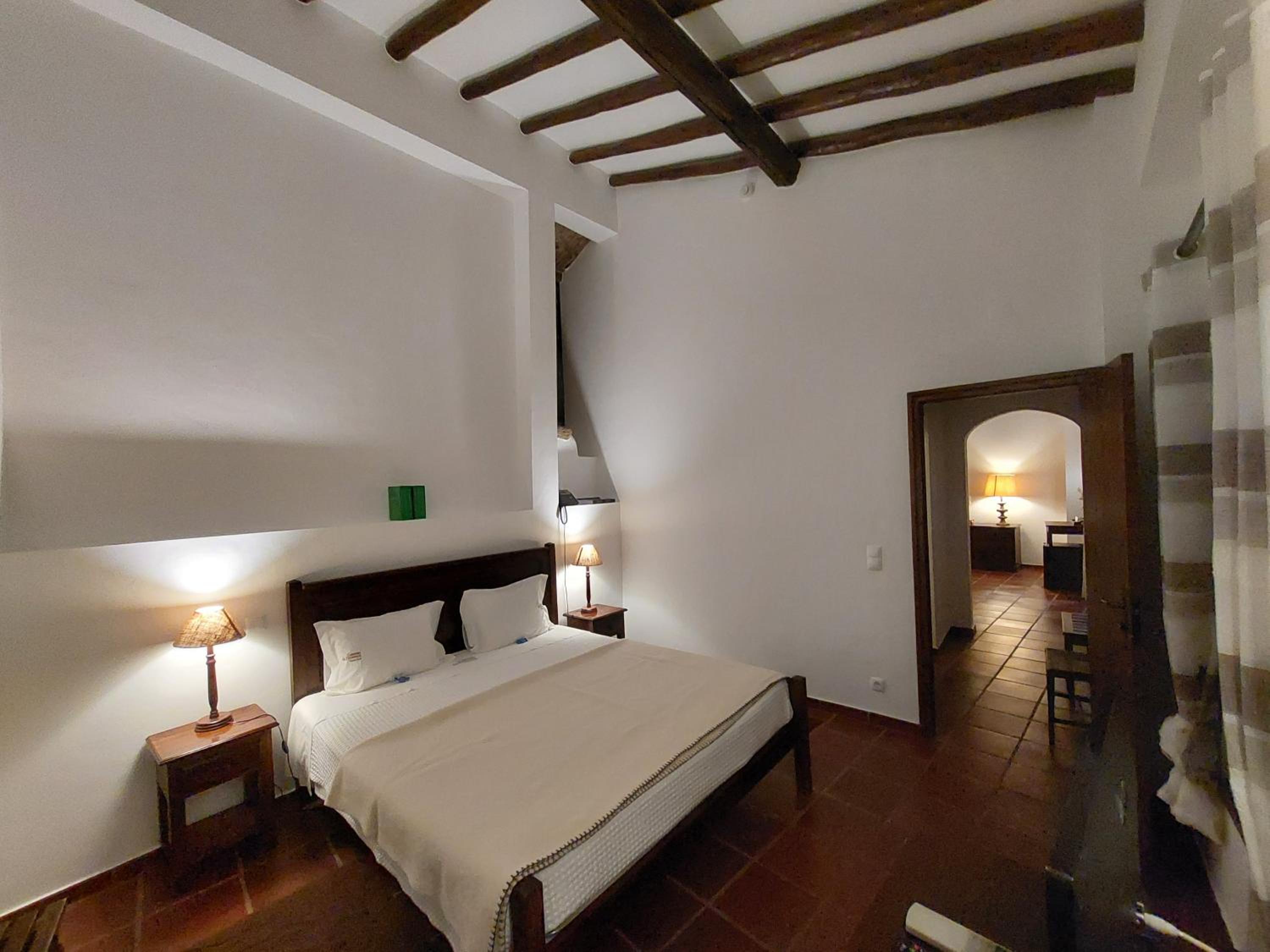 Suite - Photo 1