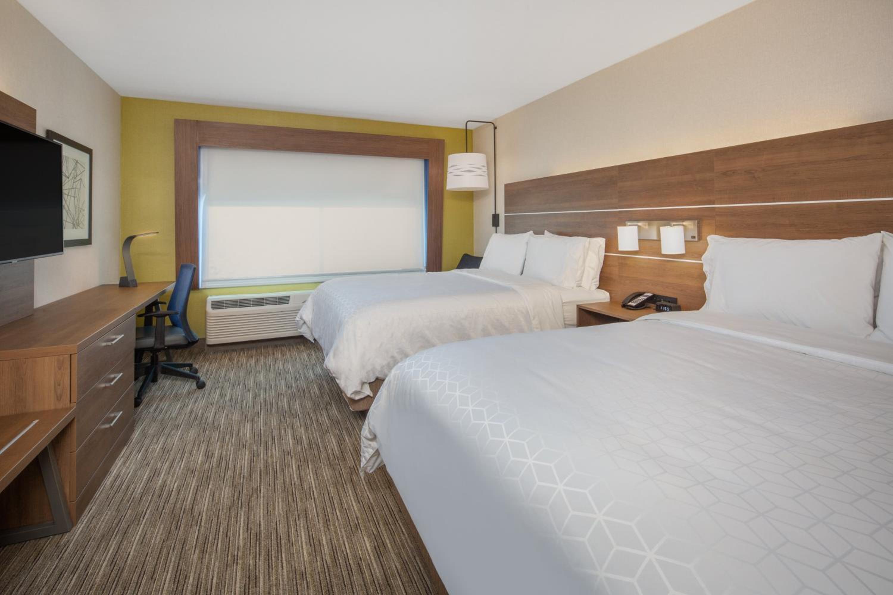 Standard Queen Room with Two Queen Beds and Mobility Accessible Roll-In Shower - Photo 3
