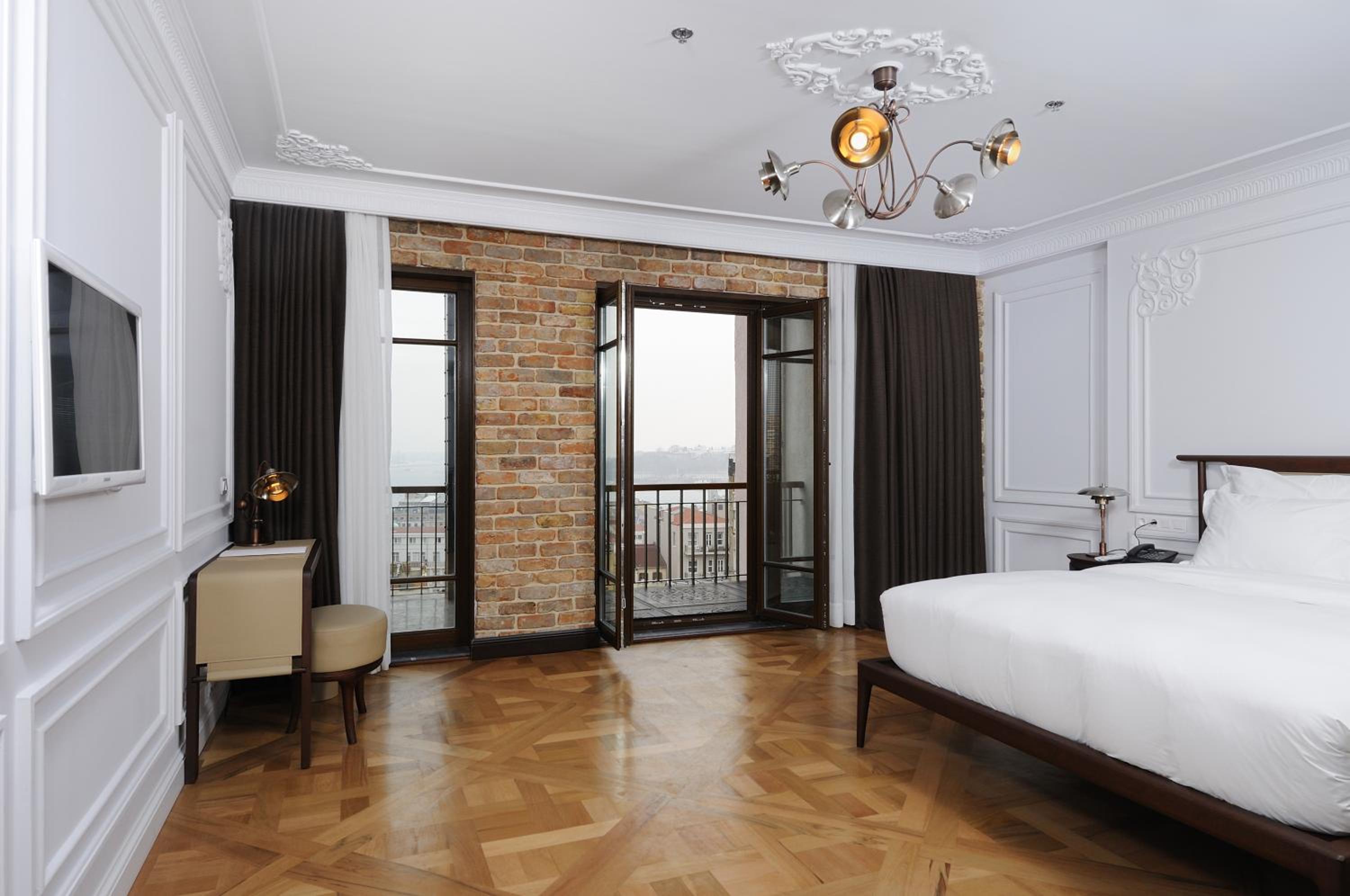 Deluxe Double Room with Balcony and Sea View photo 3