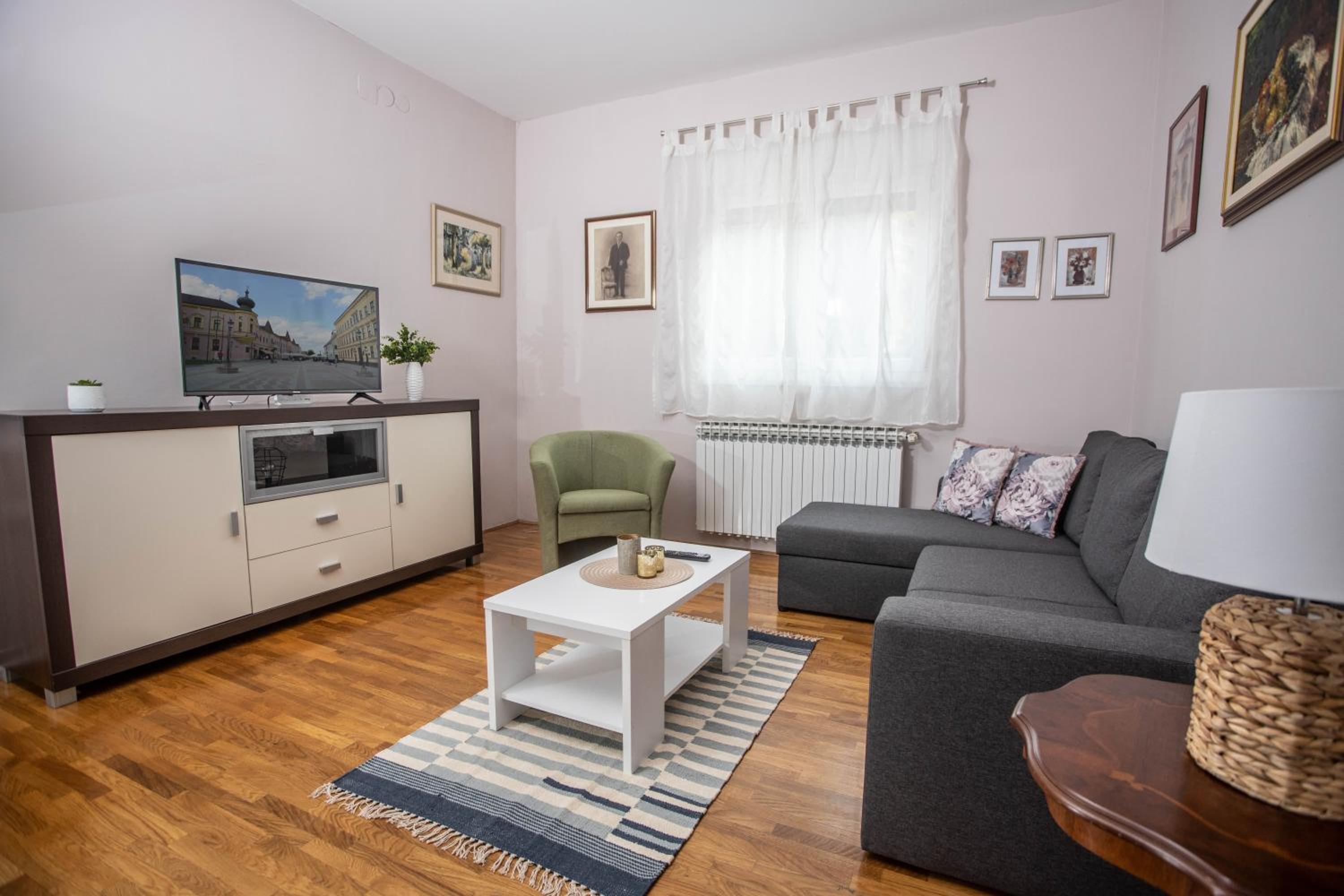 One-Bedroom Apartment - Photo 7