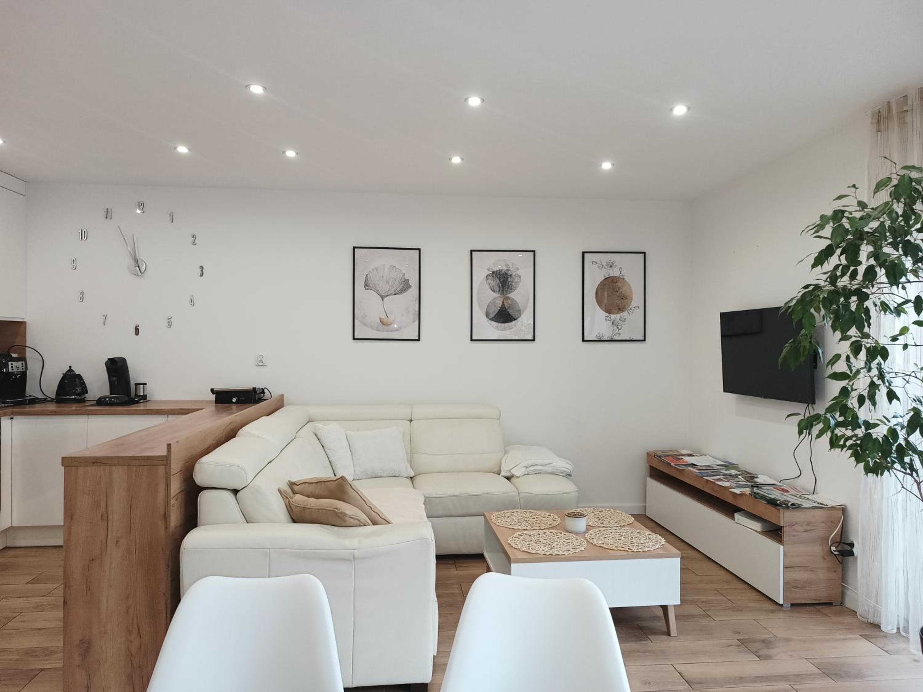 Apartment with Terrace - Photo 19