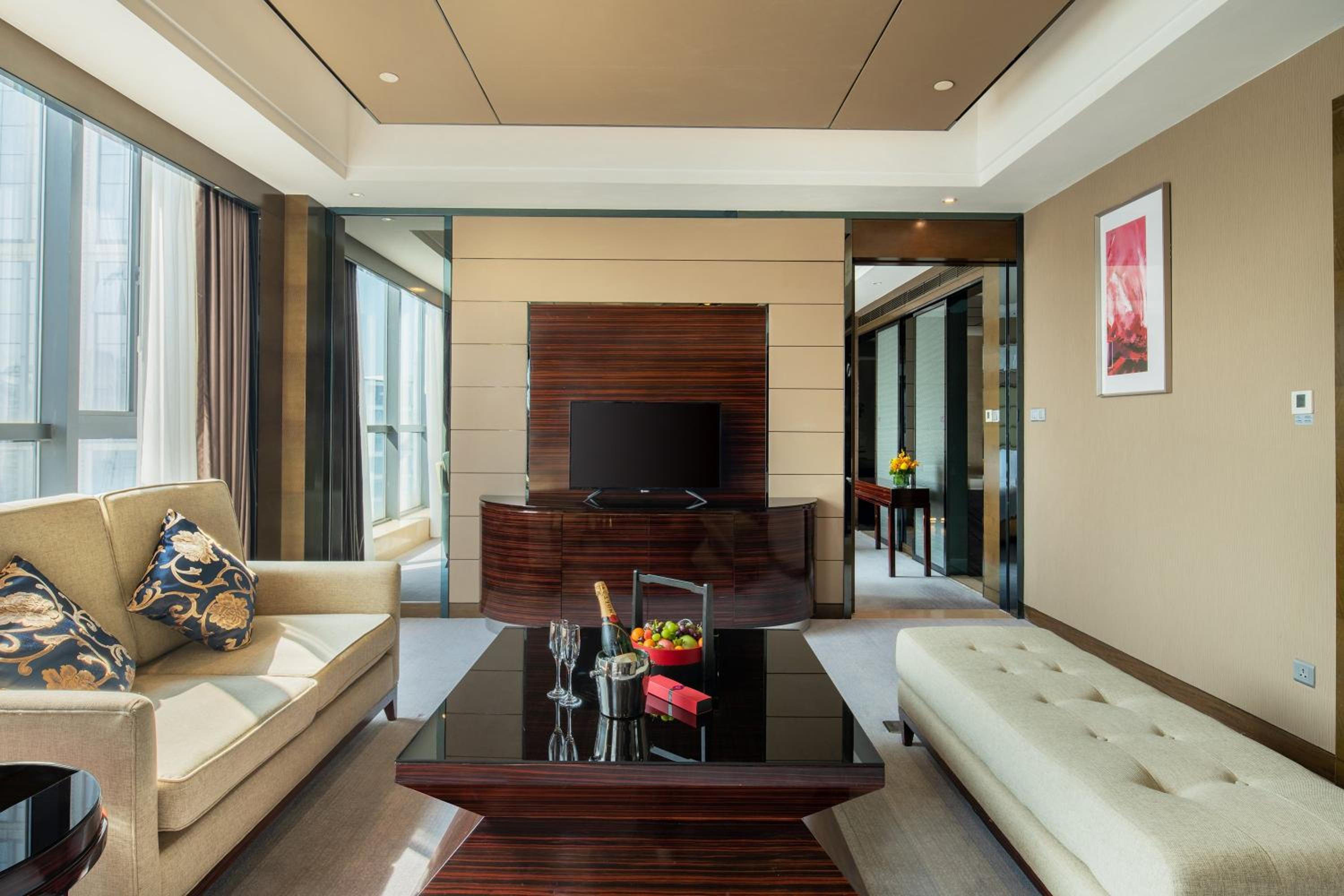 One-Bedroom King Suite - Non-Smoking - Photo 8