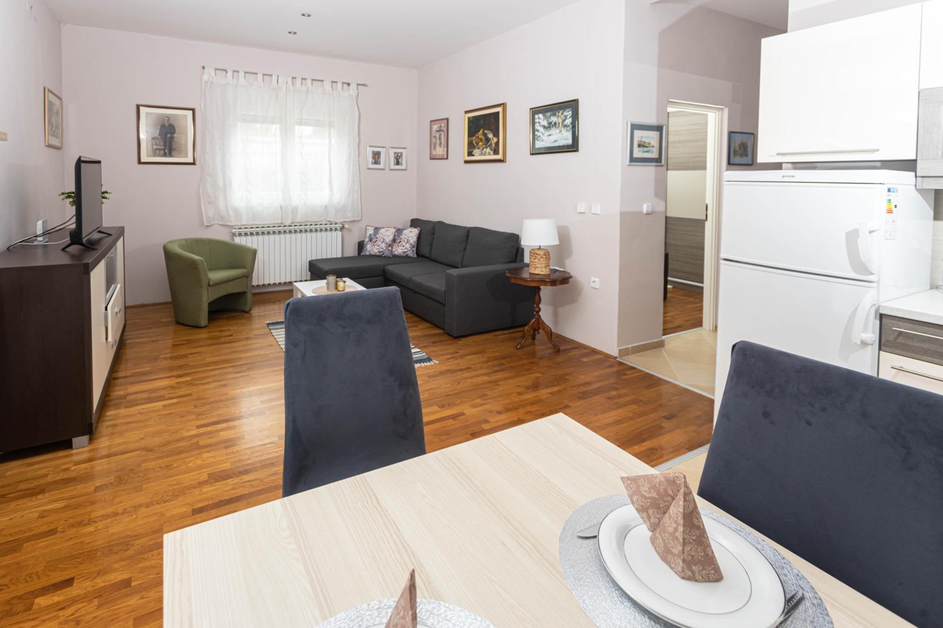 One-Bedroom Apartment - Photo 9
