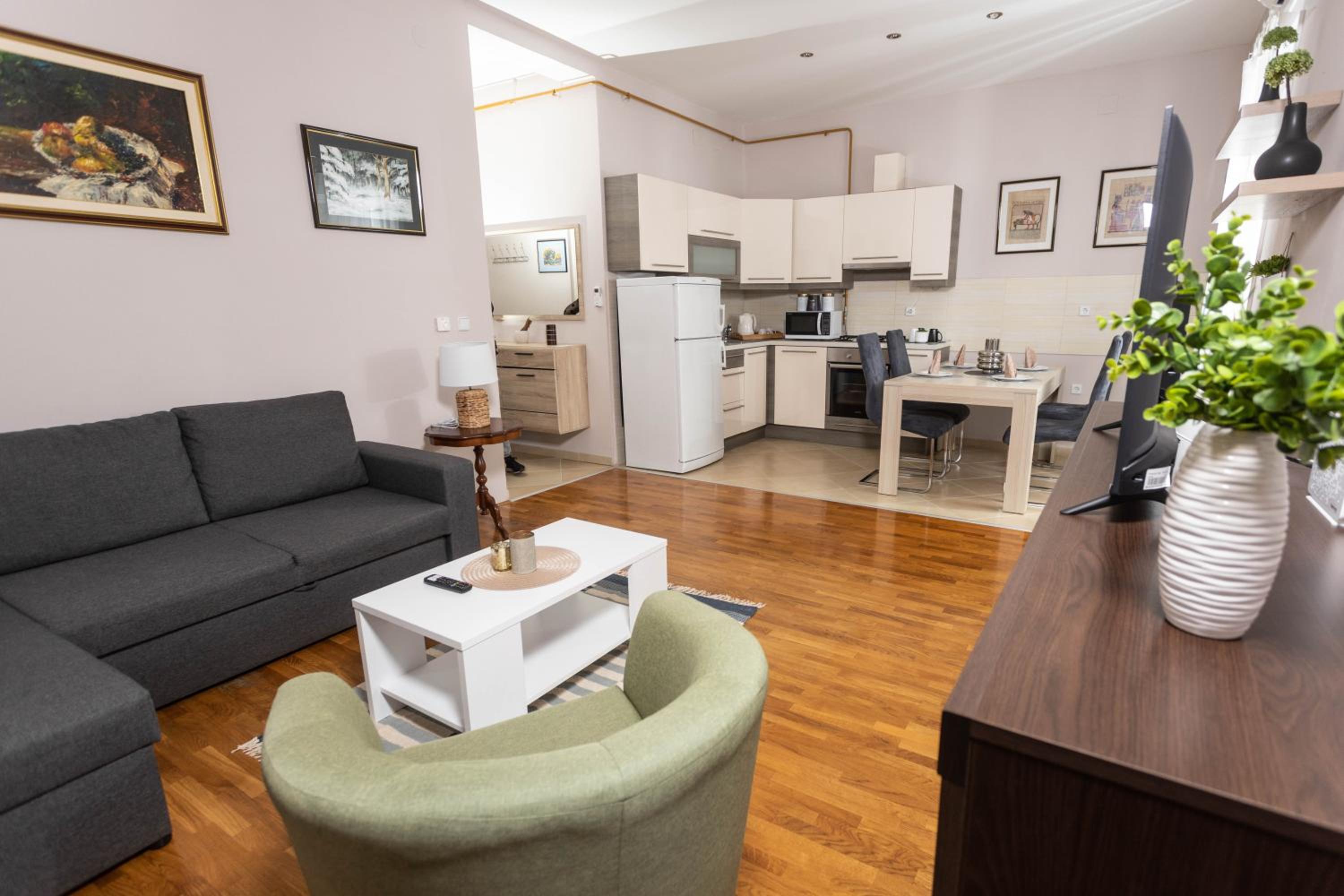 One-Bedroom Apartment - Photo 14
