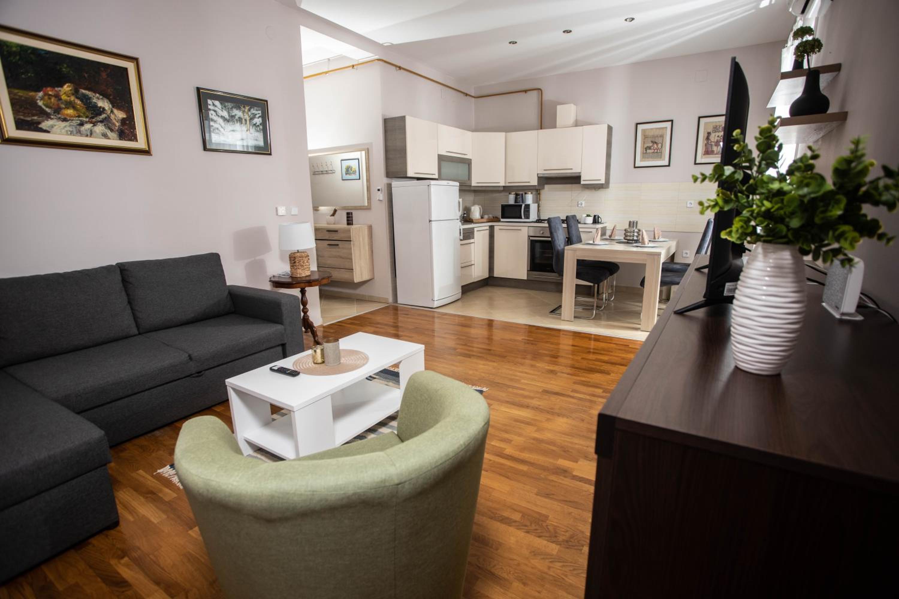 One-Bedroom Apartment - Photo 15