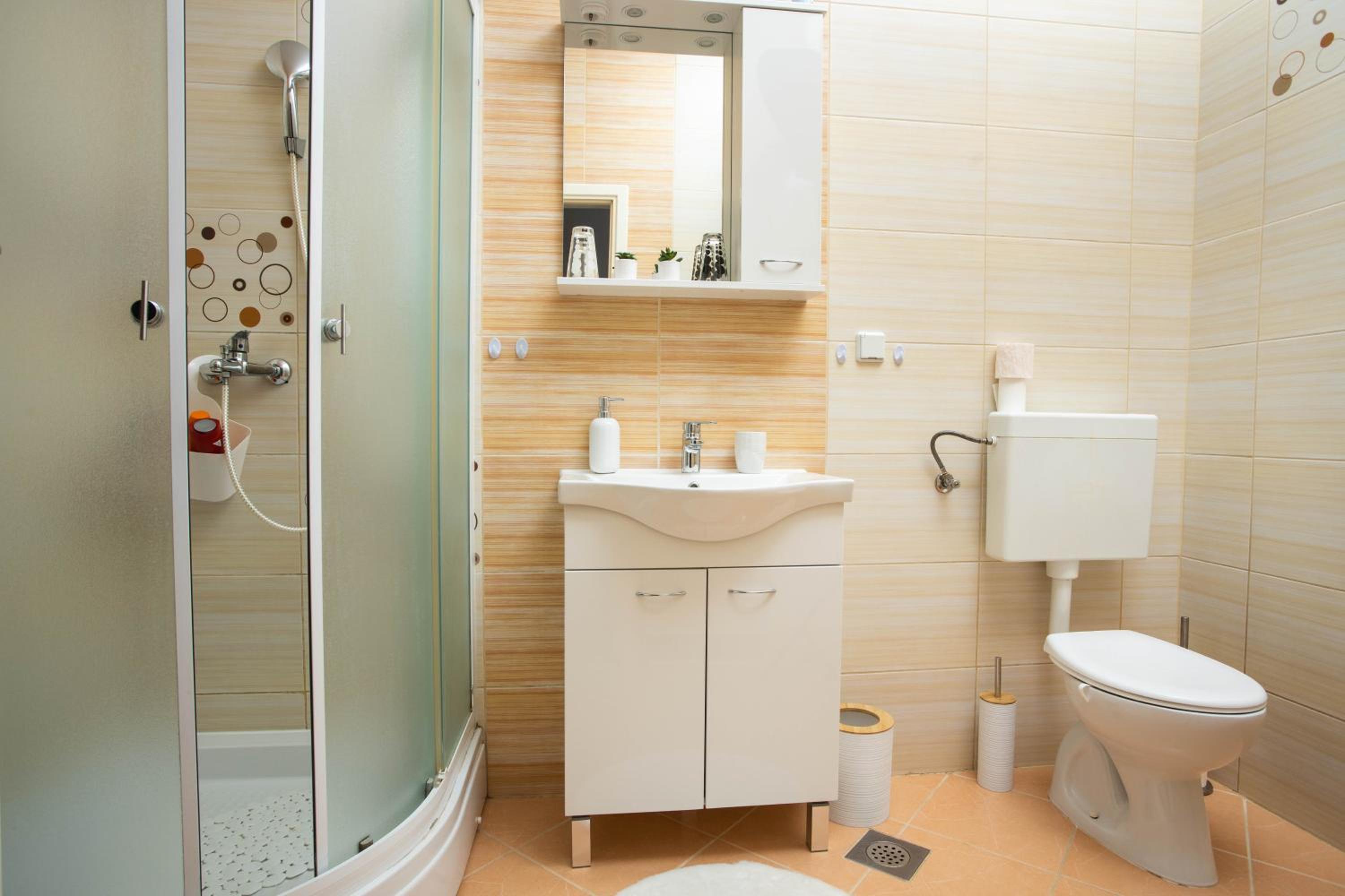 One-Bedroom Apartment - Photo 2