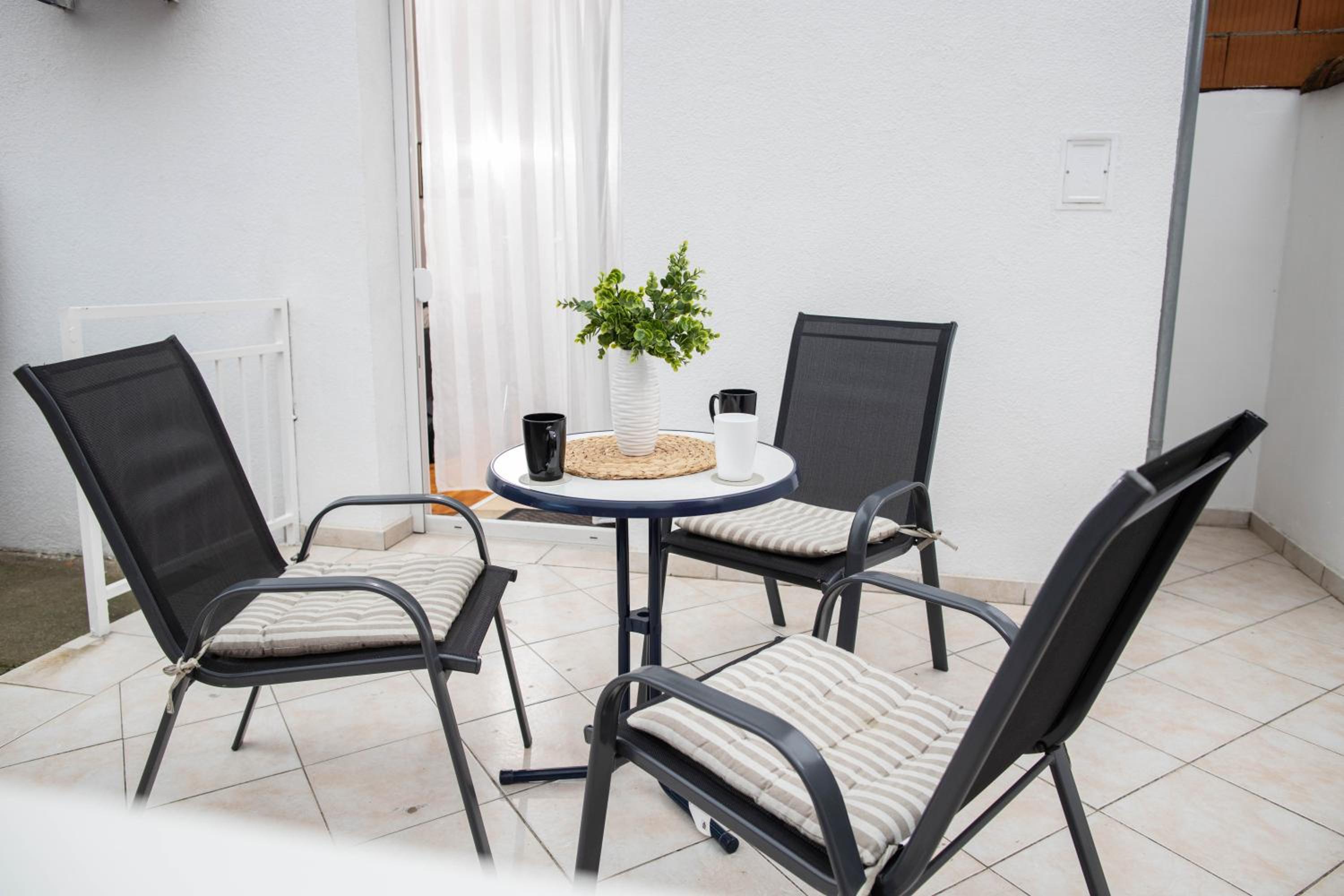 One-Bedroom Apartment - Photo 35