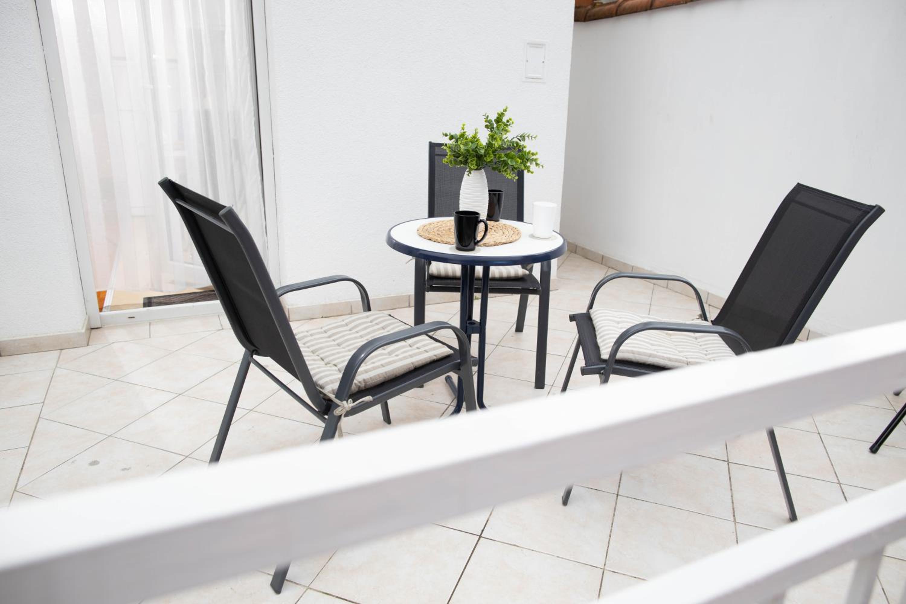 One-Bedroom Apartment - Photo 32