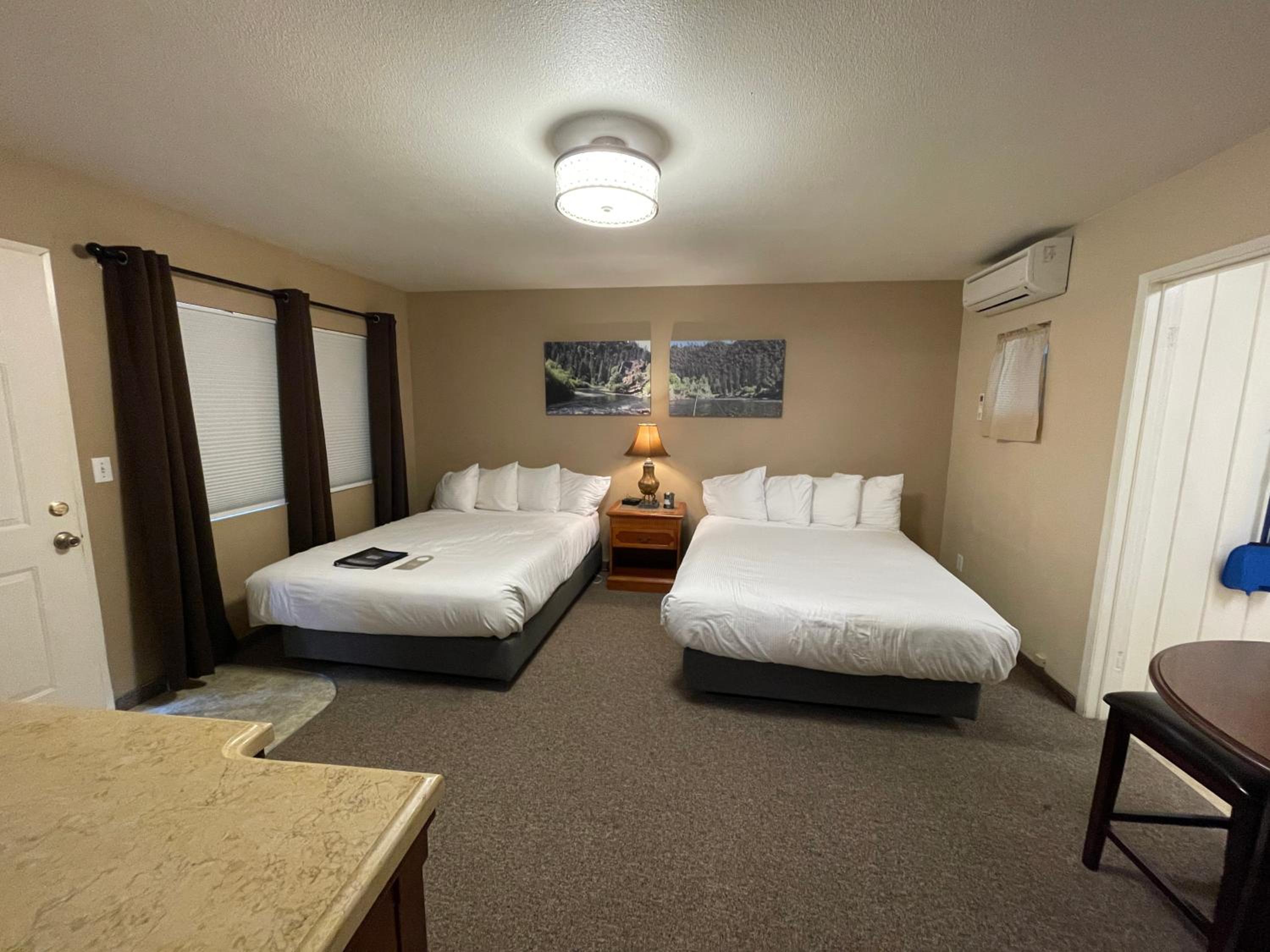 Deluxe Double Room (2 Adults + 1 Child)