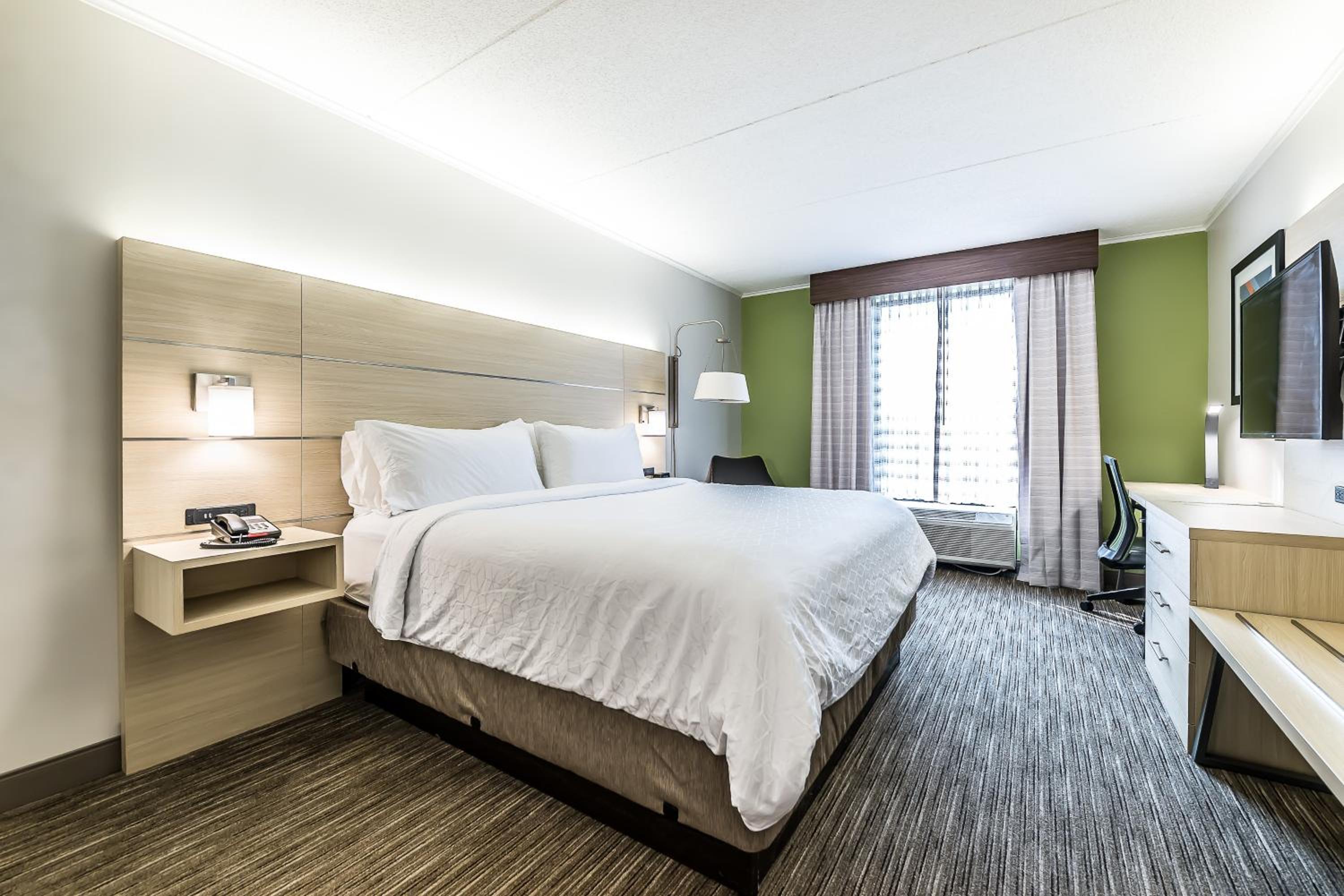 Standard King Room - Photo 5