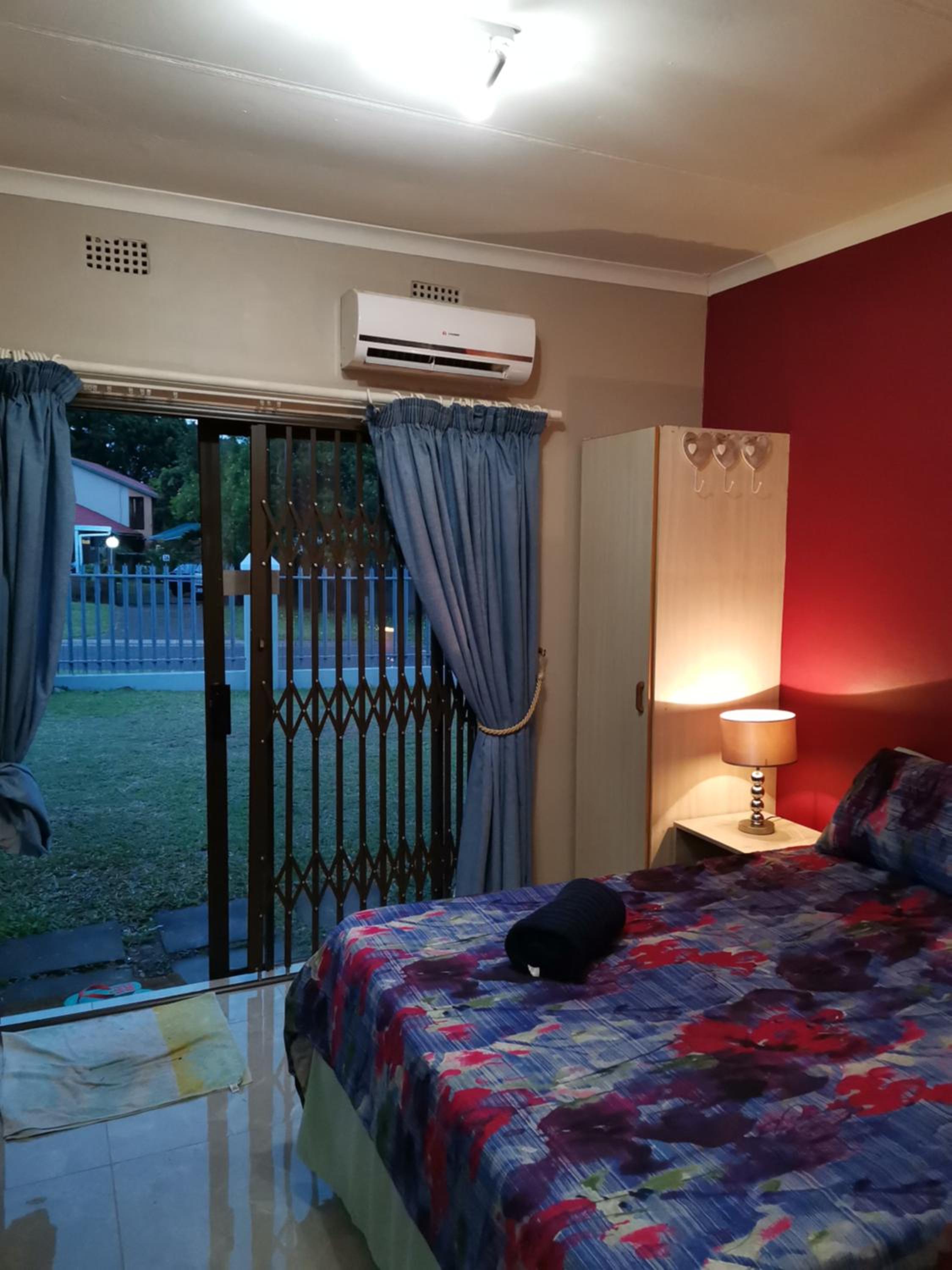 One-Bedroom Apartment - Photo 1
