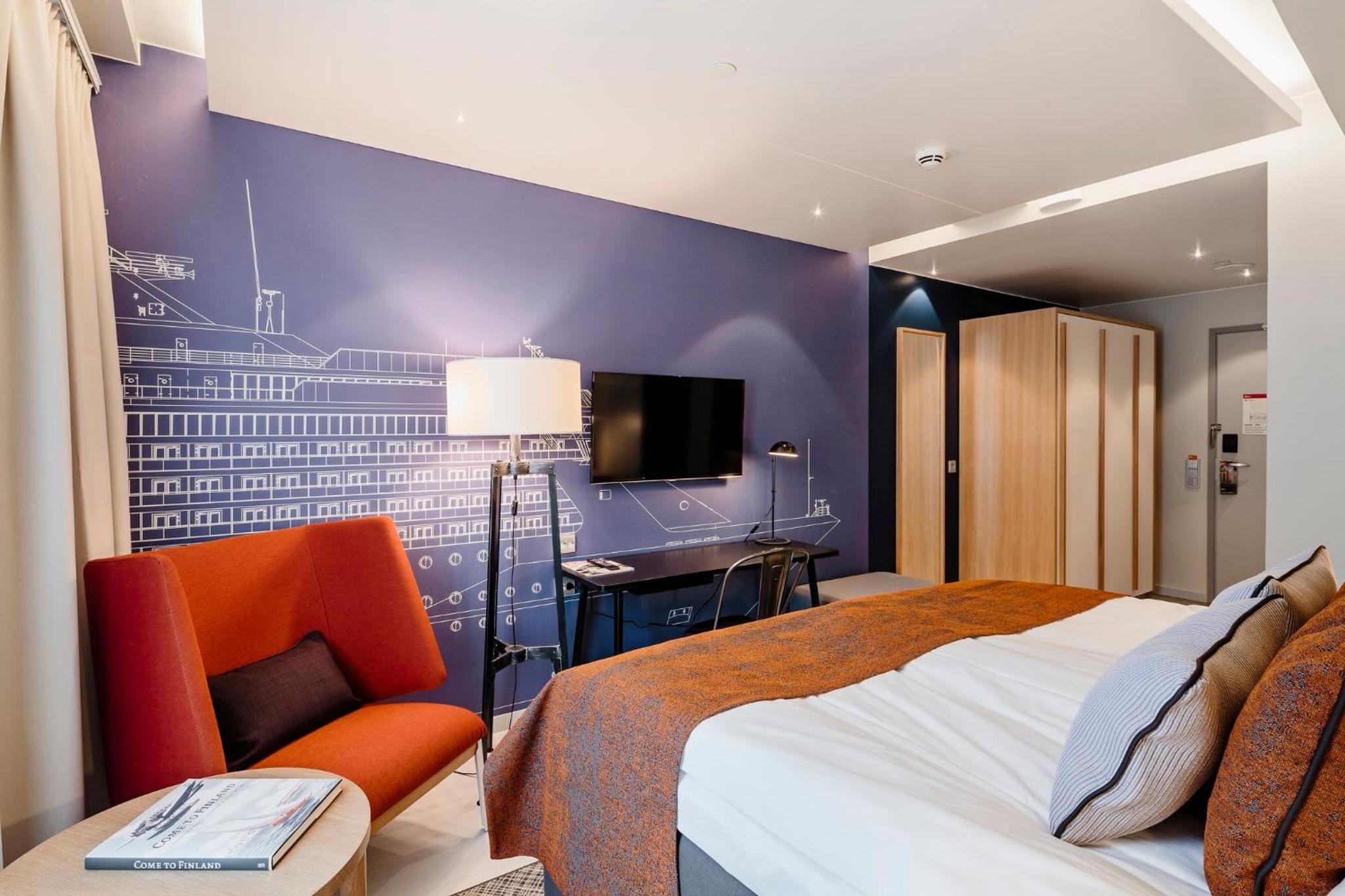 Standard King Room thumbnail 5