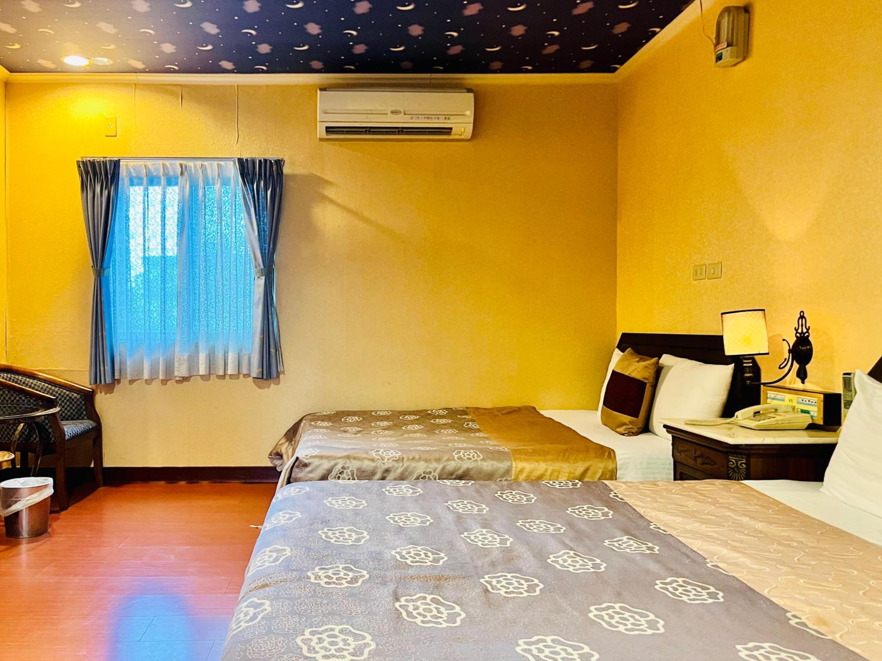 Quadruple Room with Private Garage photo 1