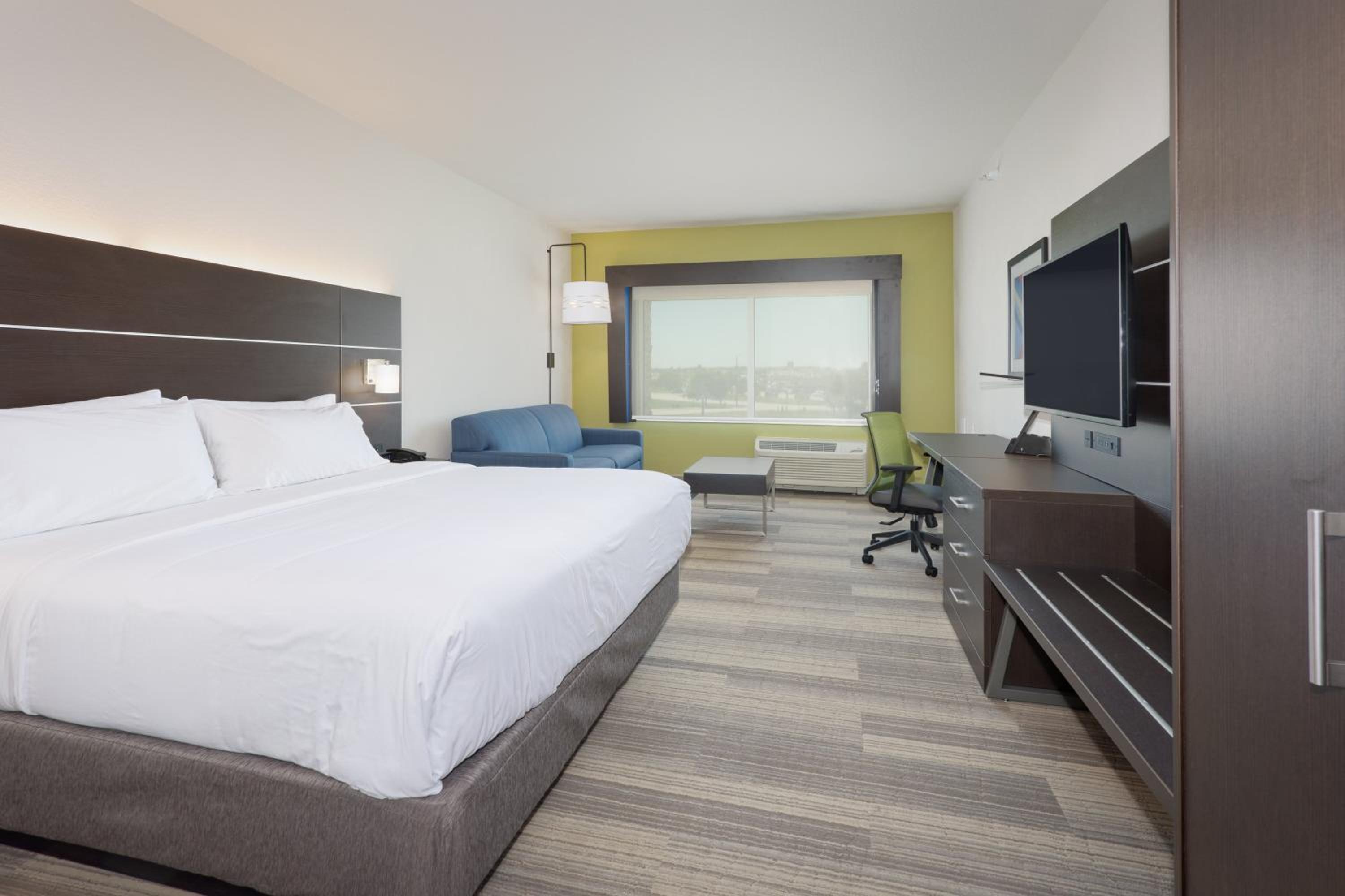 King Suite with Sofa Bed - Photo 4