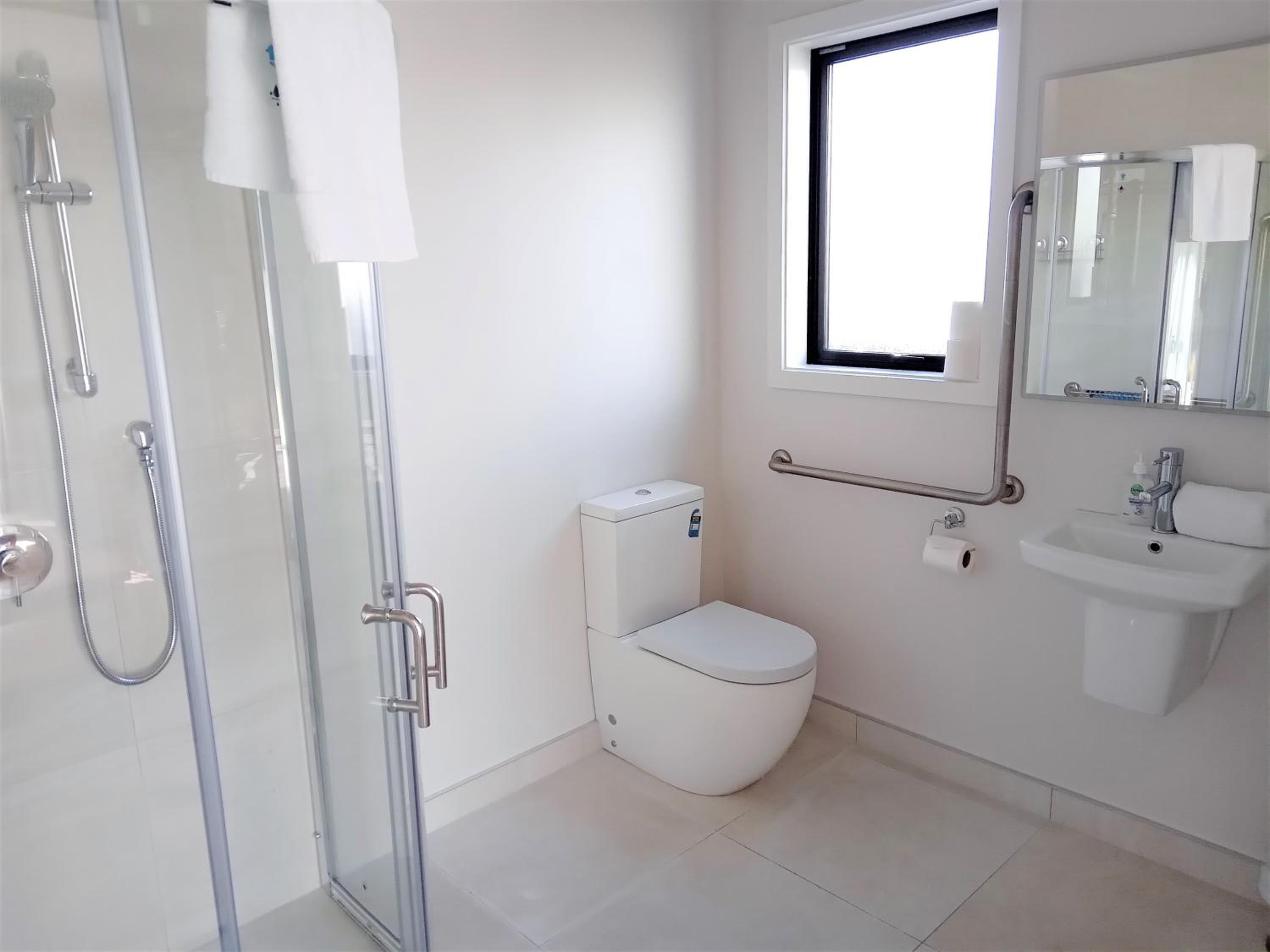 One-Bedroom Suite - Photo 7