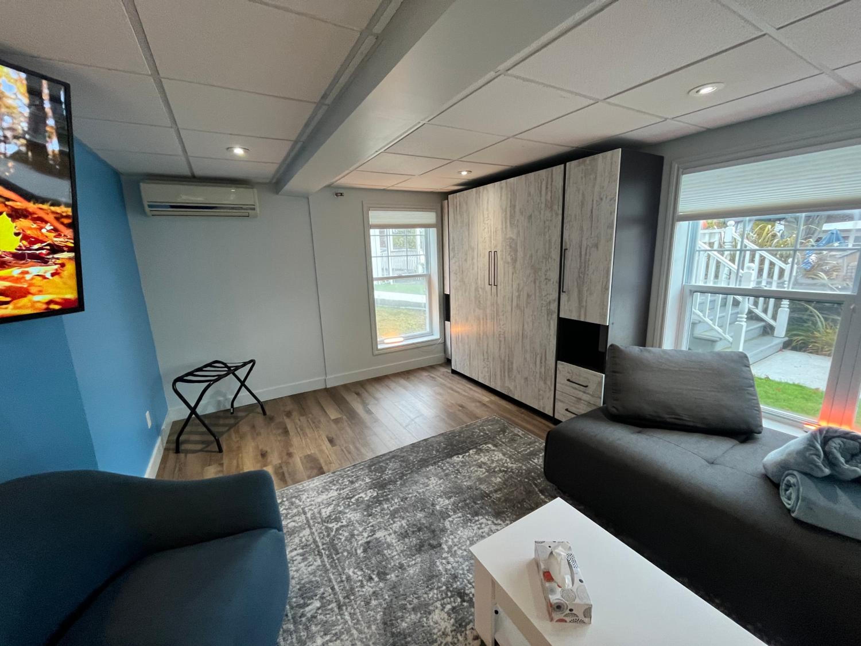 Three-Bedroom Apartment photo 2