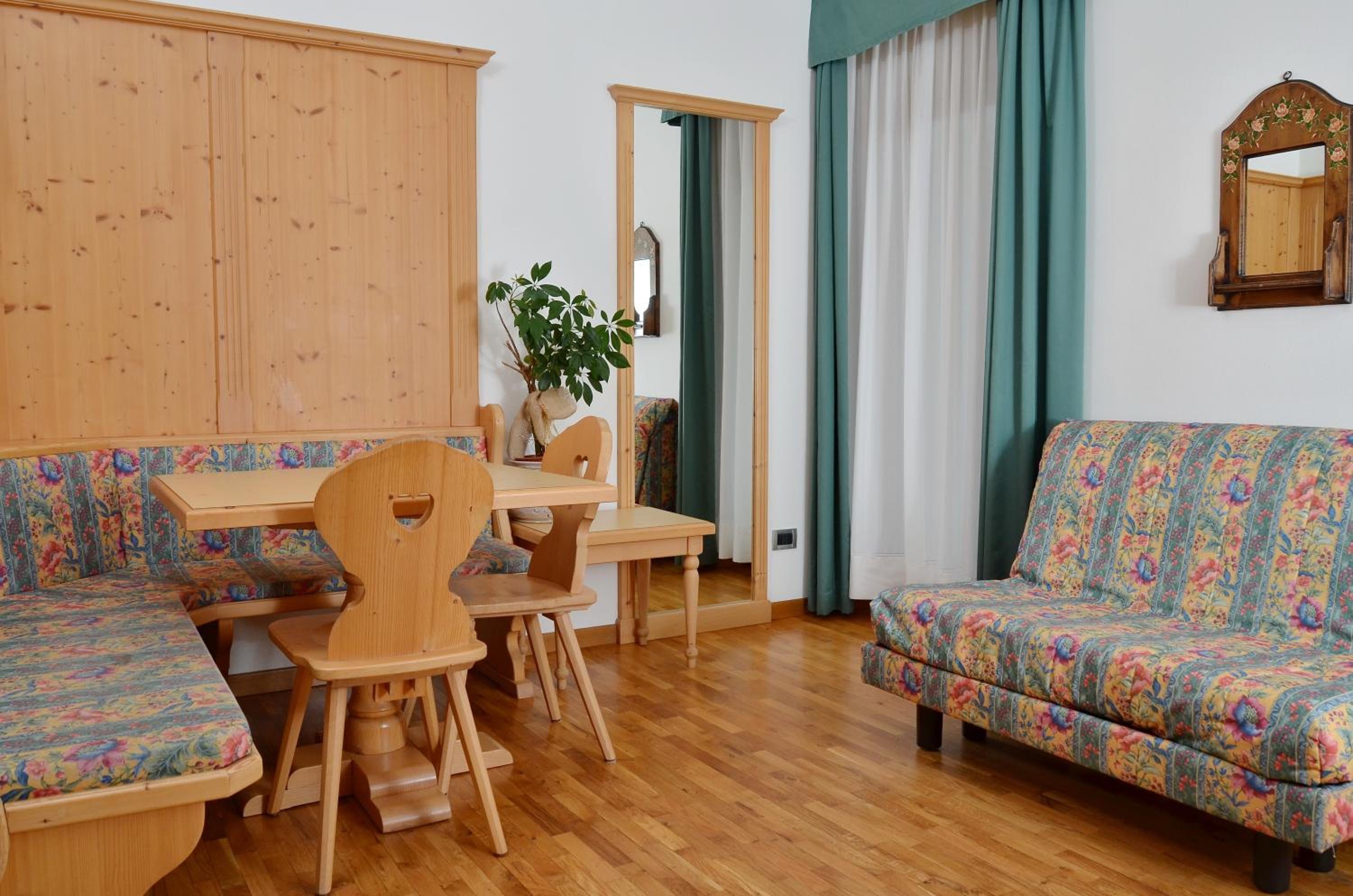 One-Bedroom Apartment with Balcony photo 3