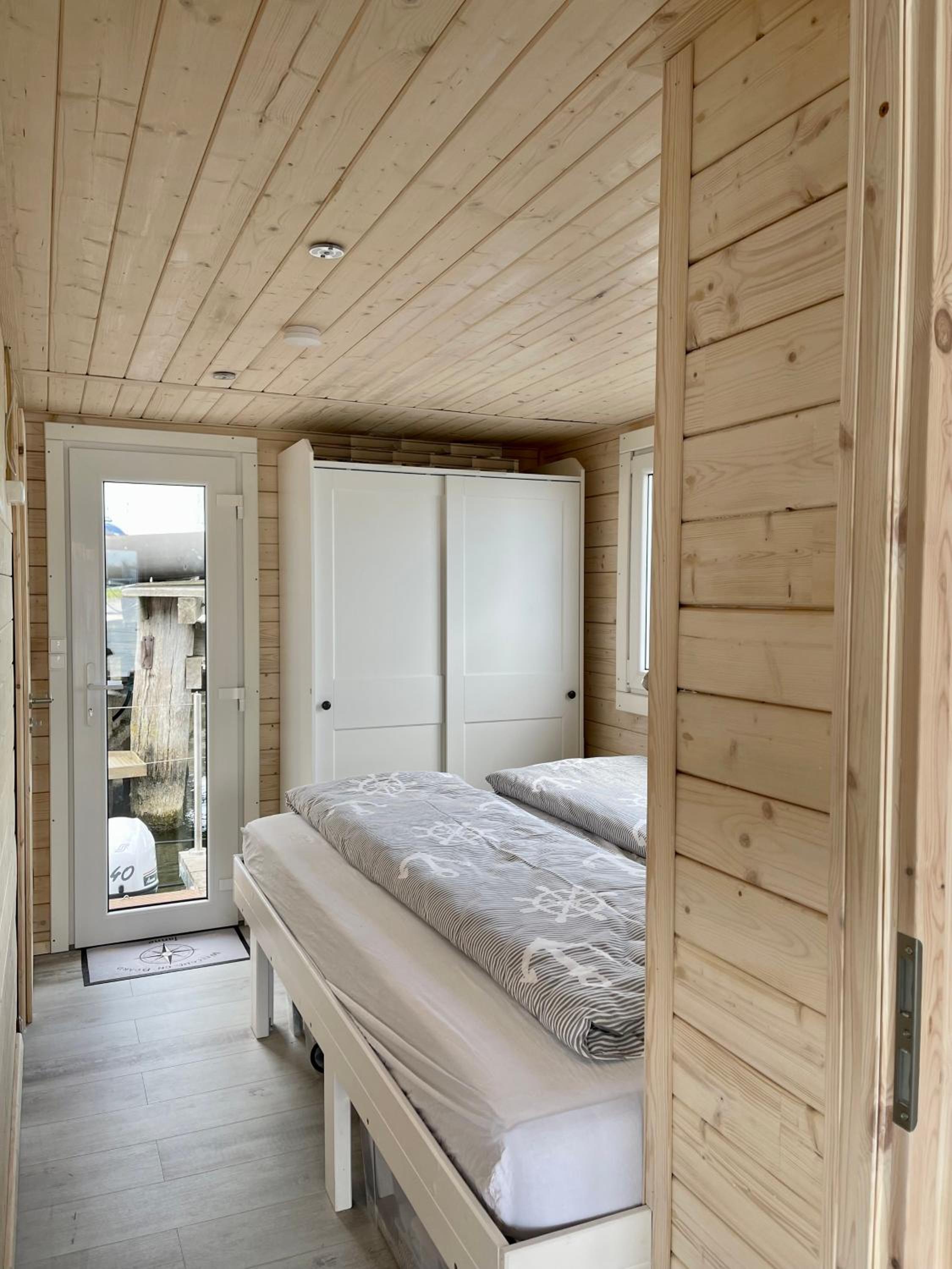 Mobile Home photo 1