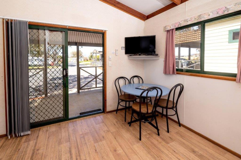 Economy Two-Bedroom Cabin - Not Pet Friendly photo 3
