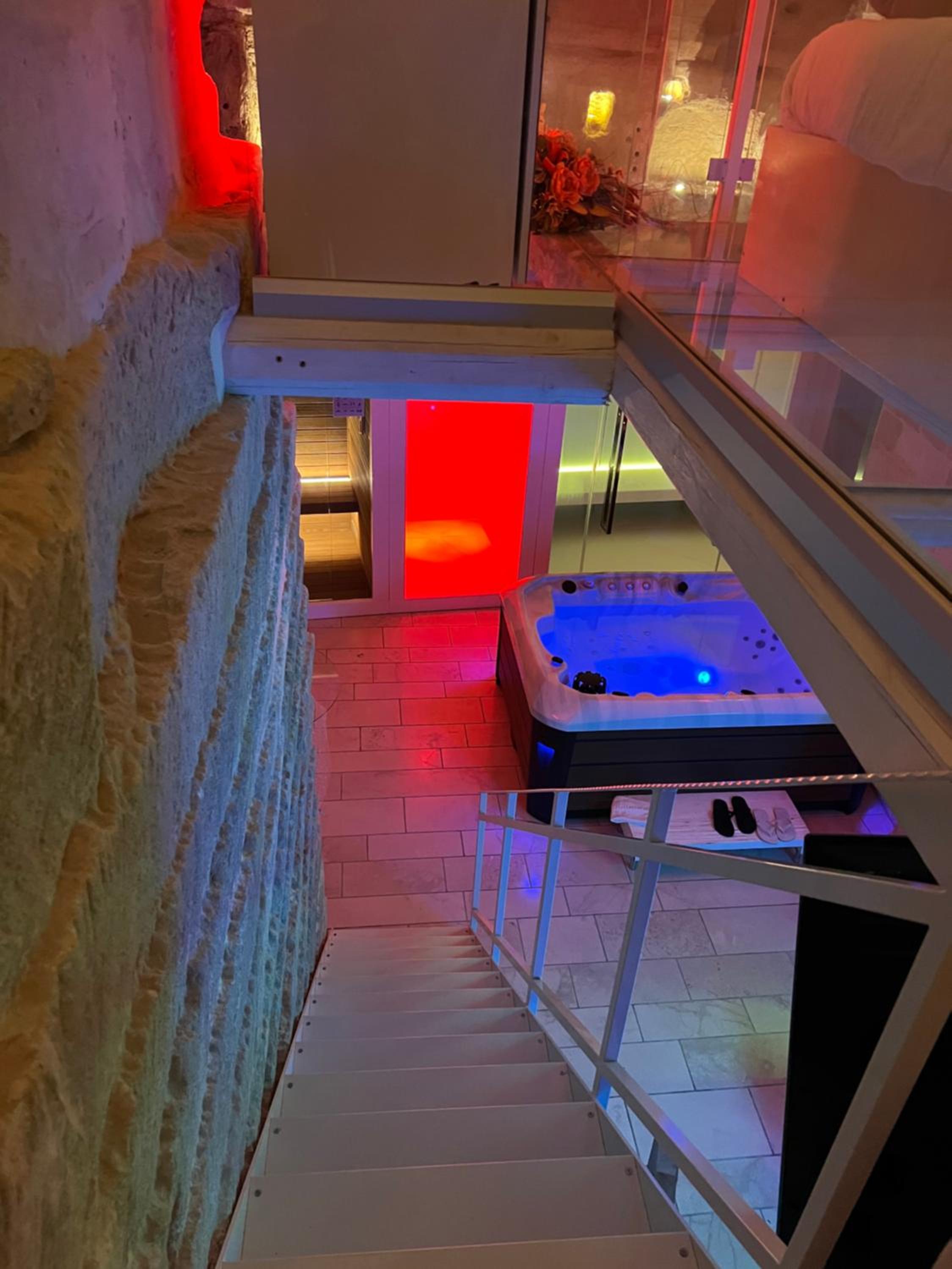 Suite with Spa Access - Photo 6