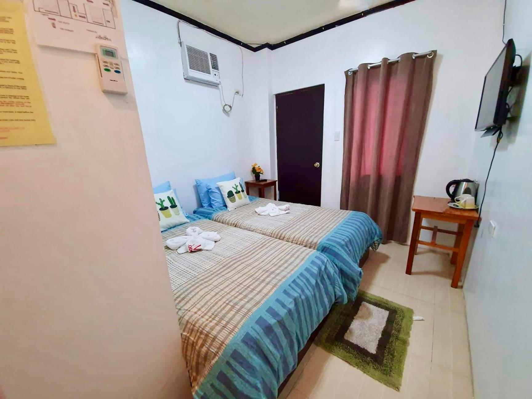 Deluxe Double Room with Balcony - Photo 6