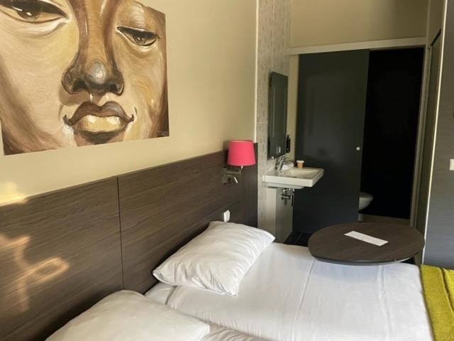 Standard Twin Room - Photo 2