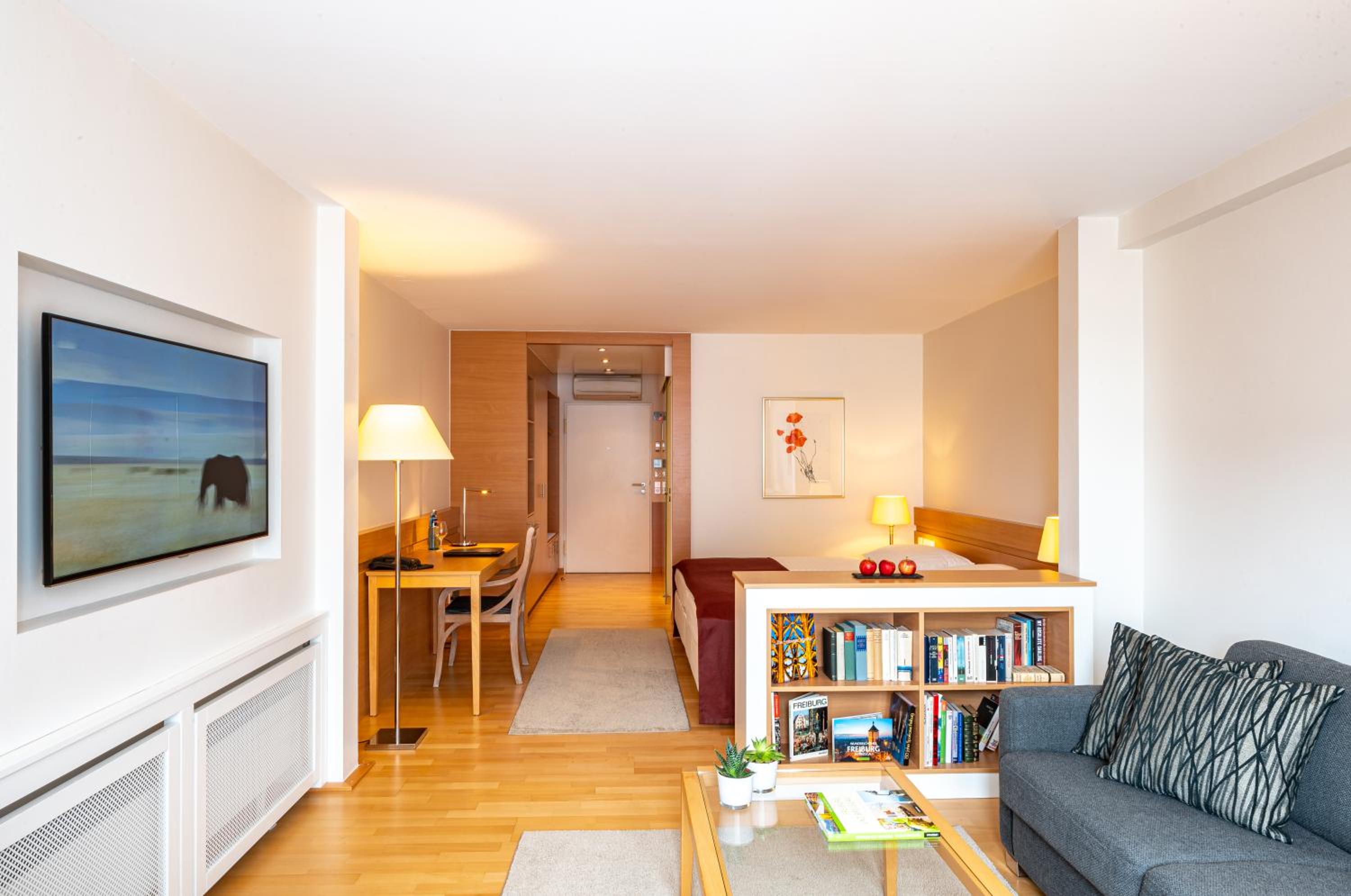 Family Room thumbnail 5