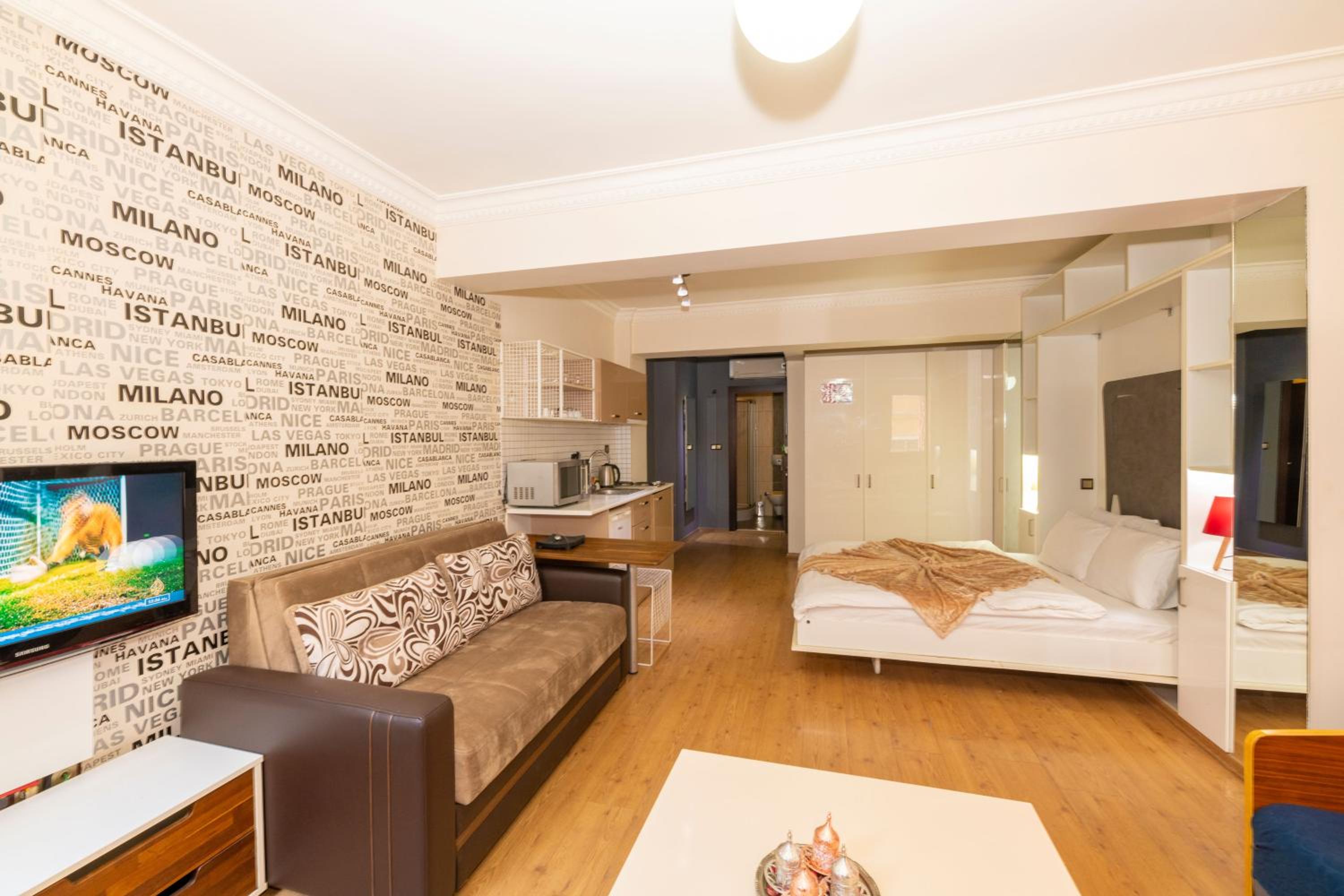 Deluxe Family Room