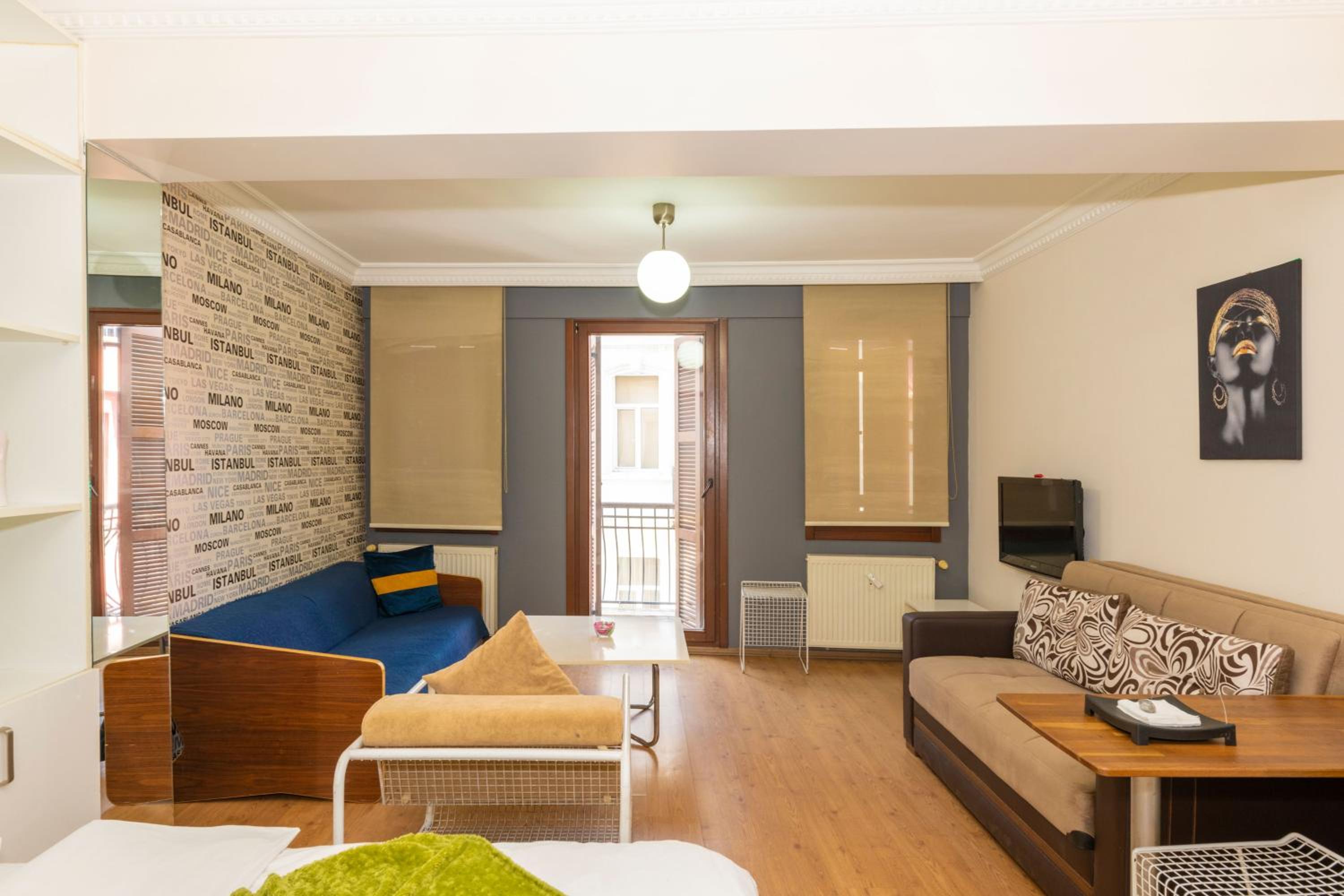 Family Room with Balcony photo 2