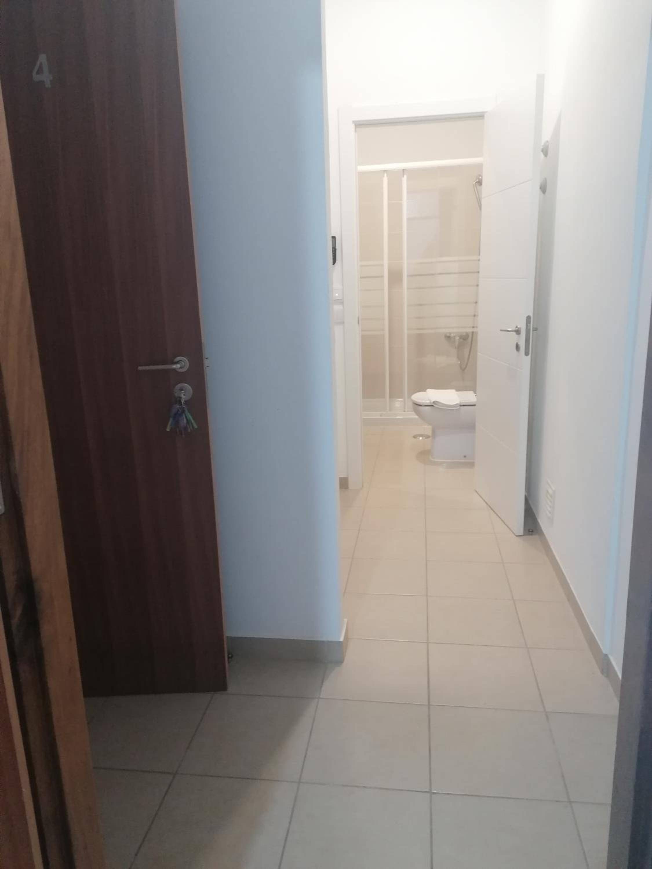 Double Room with Private Bathroom - Photo 17