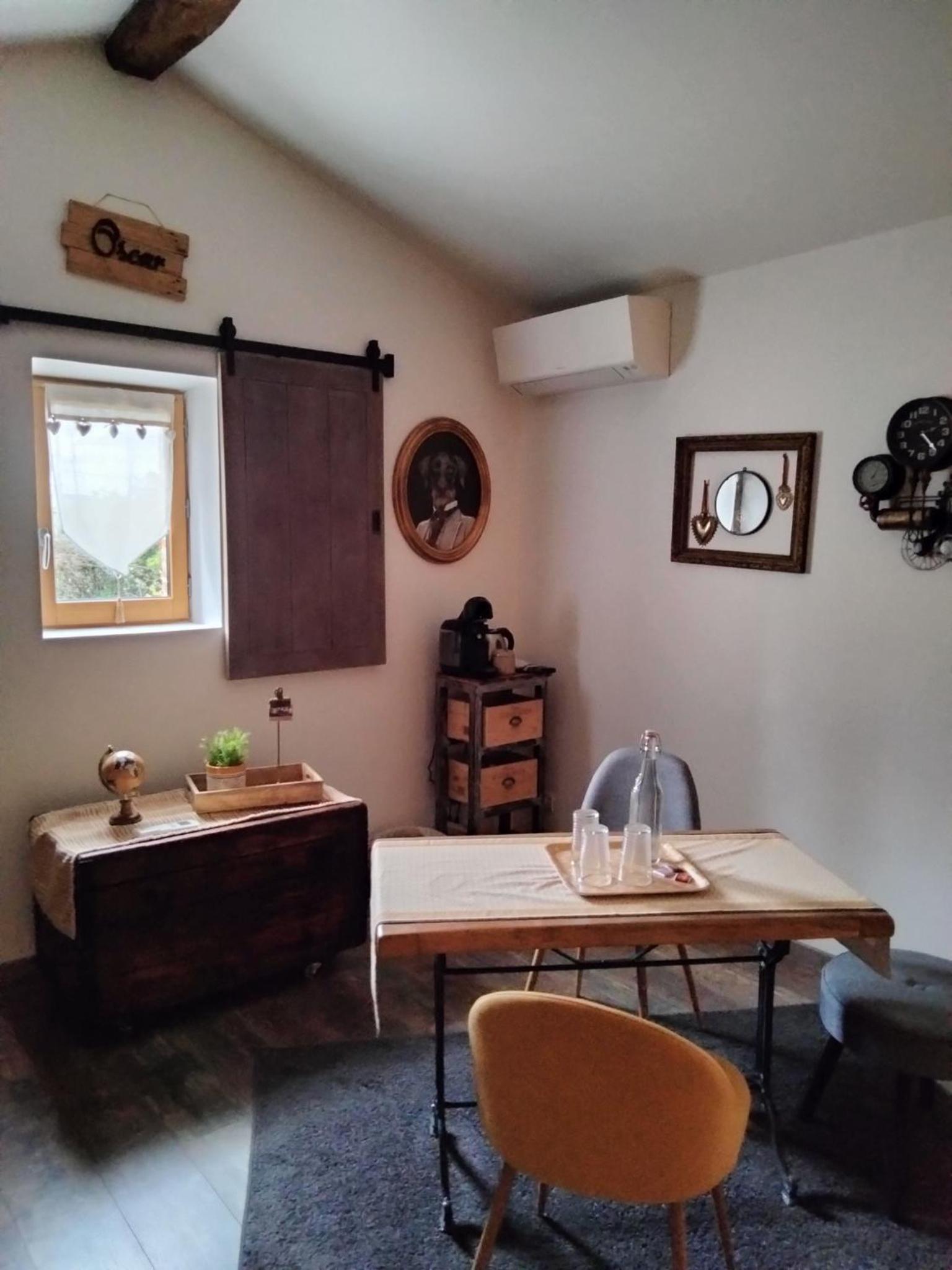 Deluxe Double Room (2 Adults + 1 Child) - Photo 2