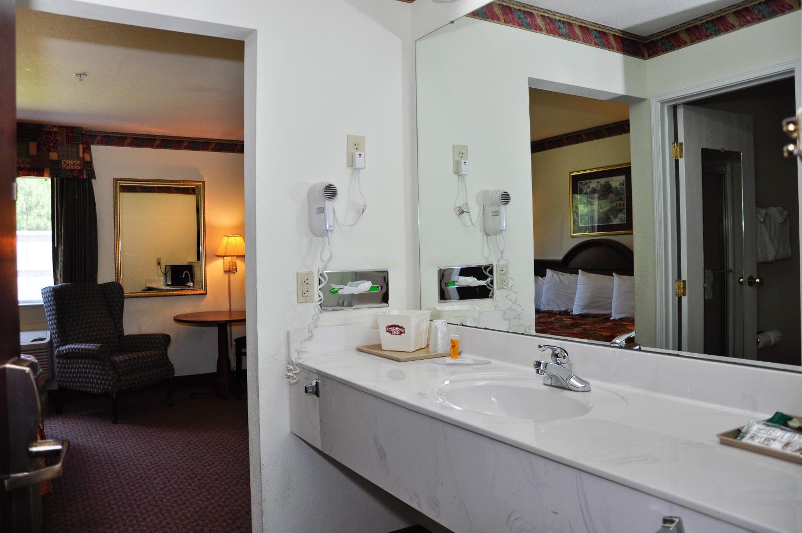 Queen Room - Disability Access - Non-Smoking photo 2