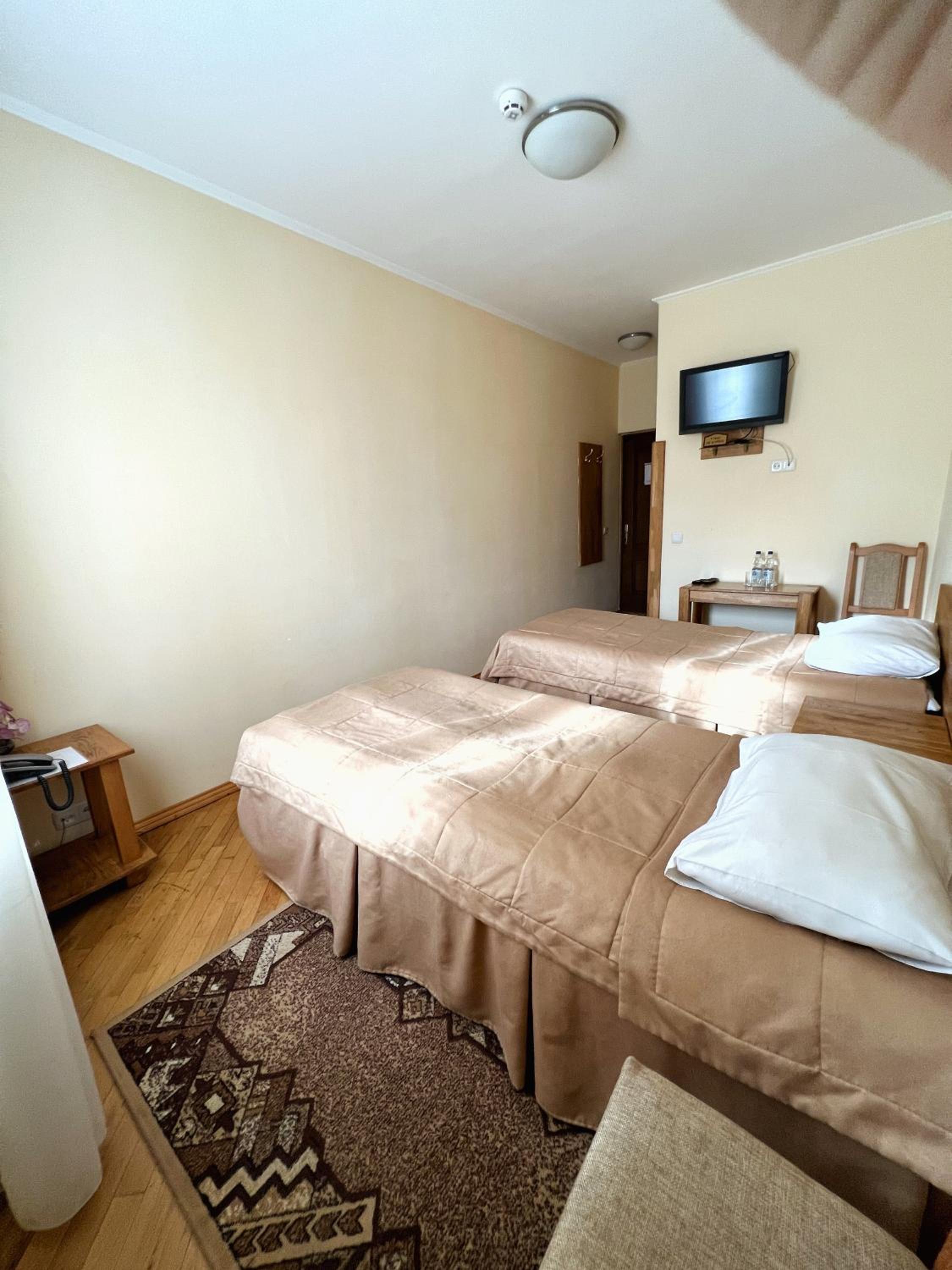 Double or Twin Room with Bathroom photo 3