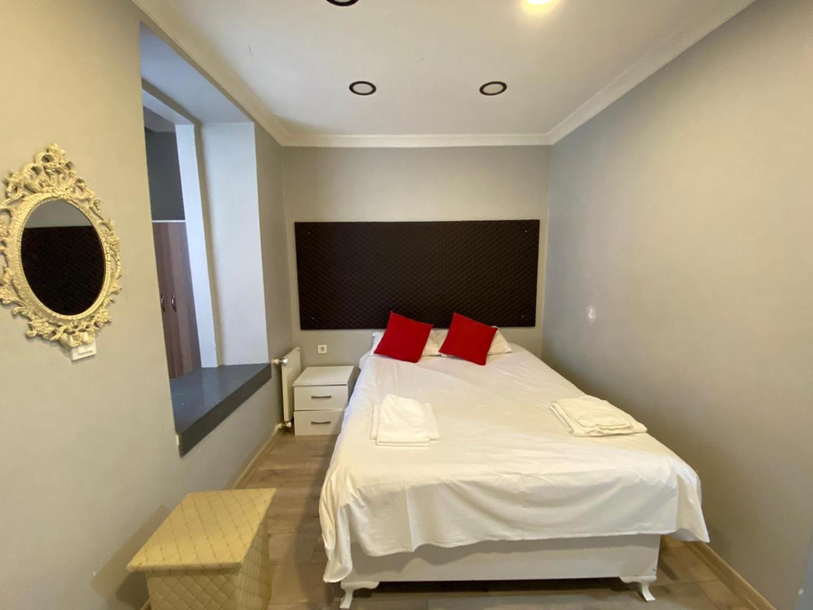 Studio Apartment photo 2