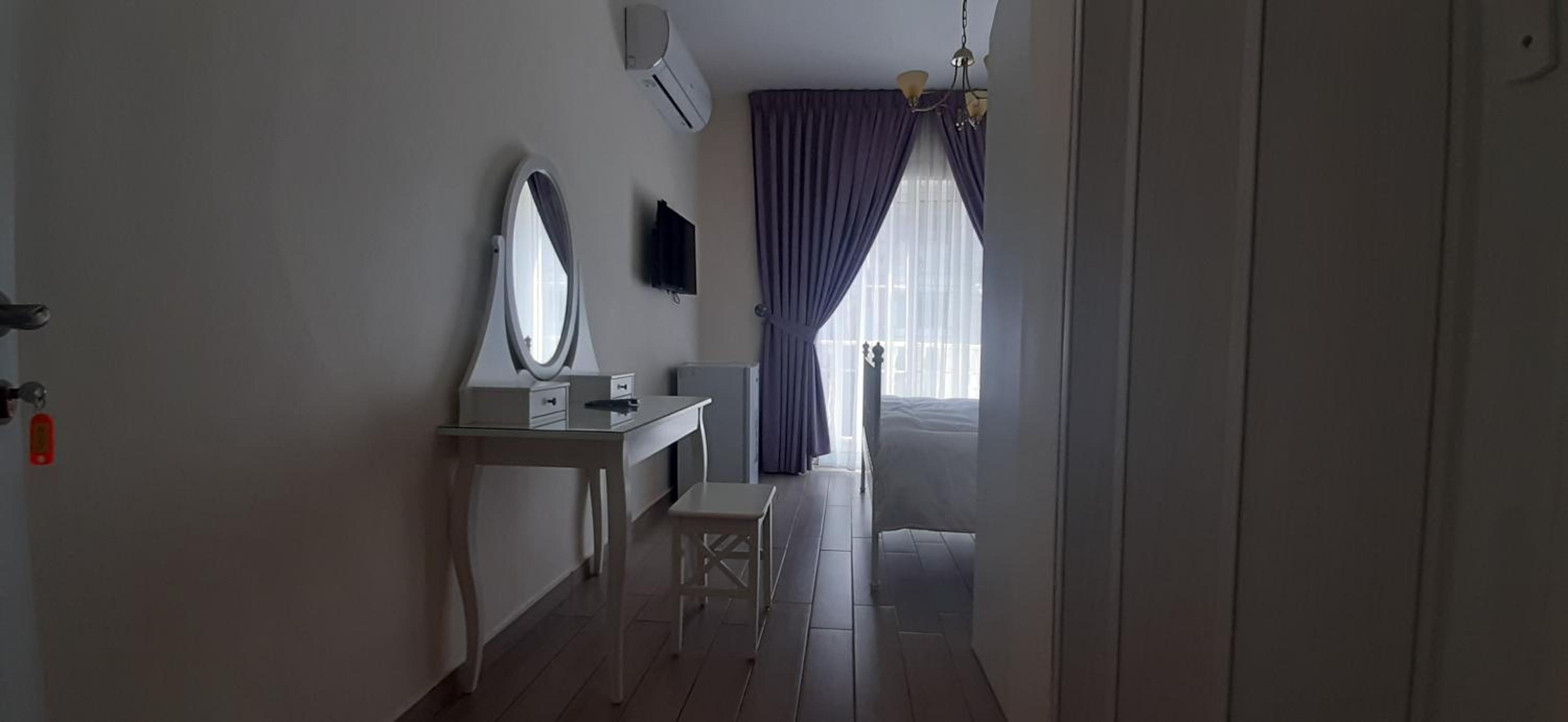 Double Room with Balcony - Photo 8