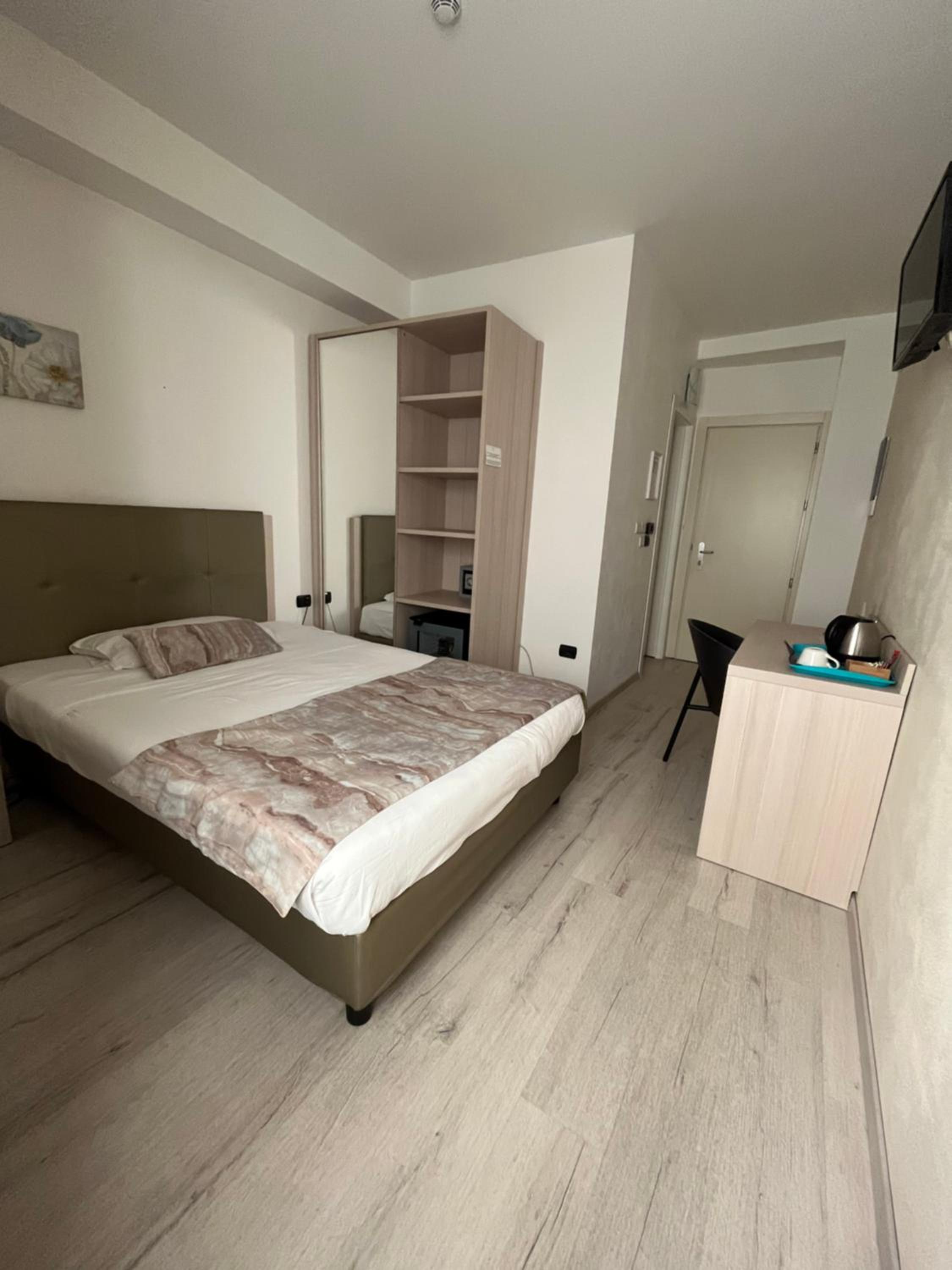 Small Double Room - Photo 1