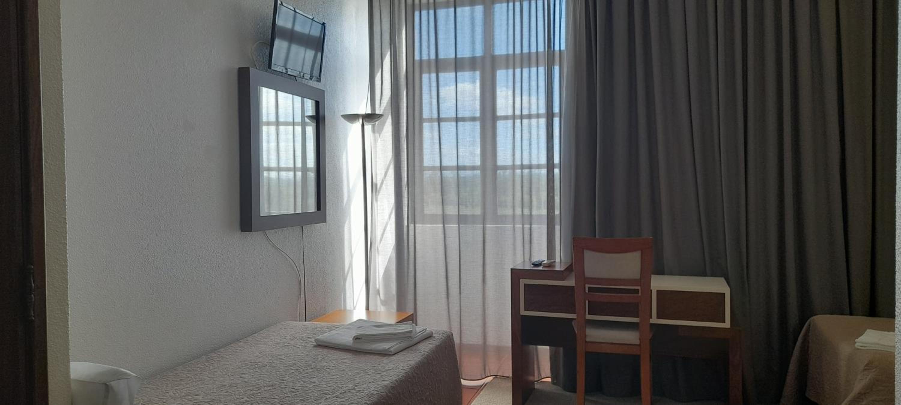 Double or Twin Room with Extra Bed (3 Adults) photo 3