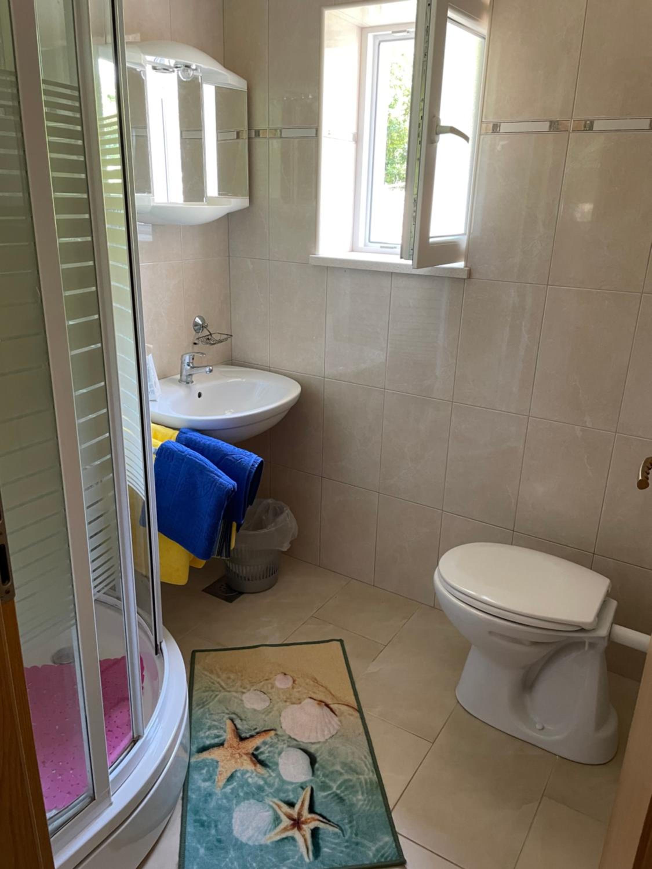 Comfort Two-Bedroom Apartment with Terrace and Sea View photo 3