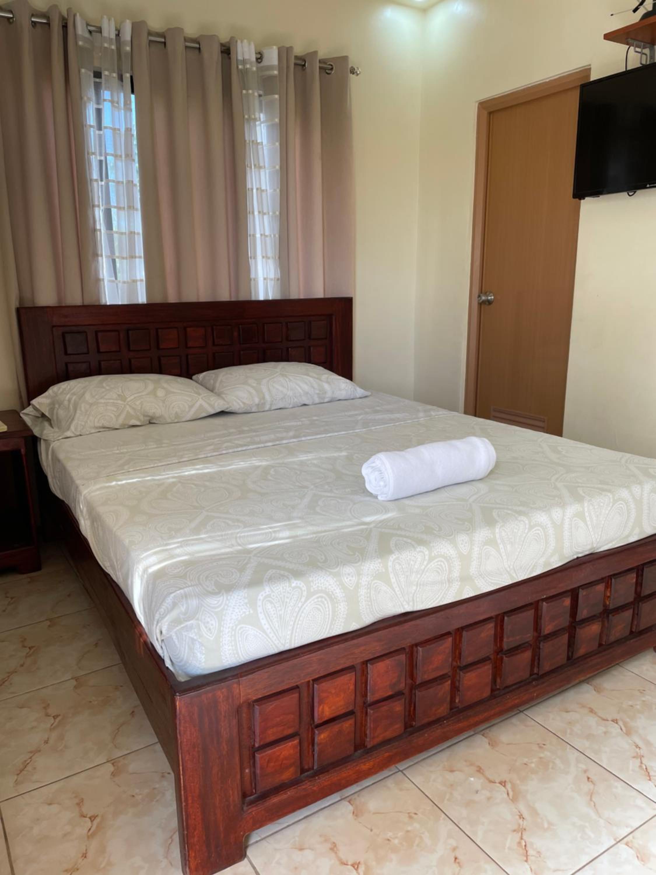 Queen Room with Pool View