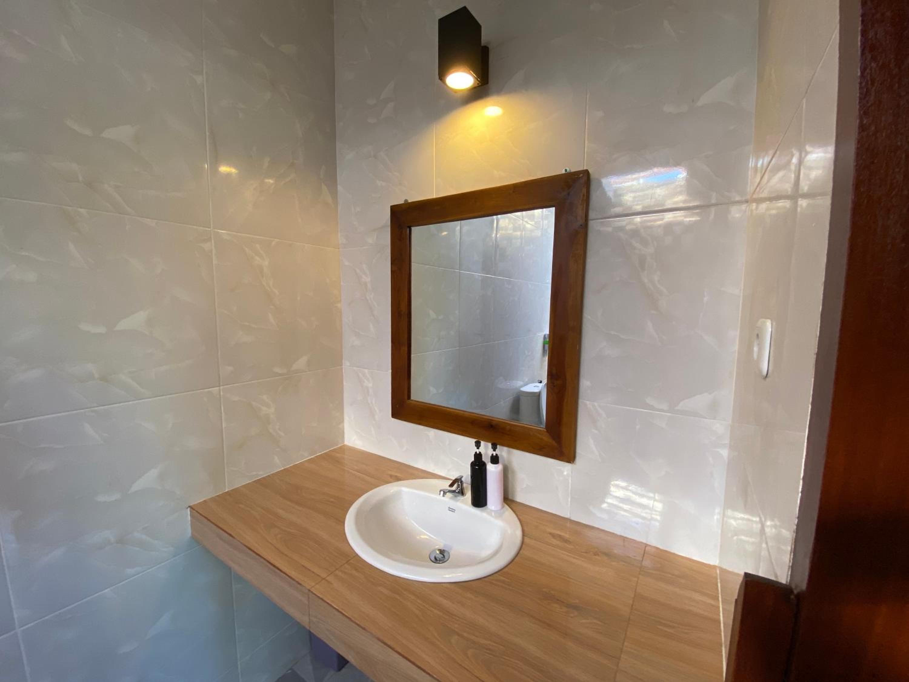 Standard Room - Building B - Photo 9
